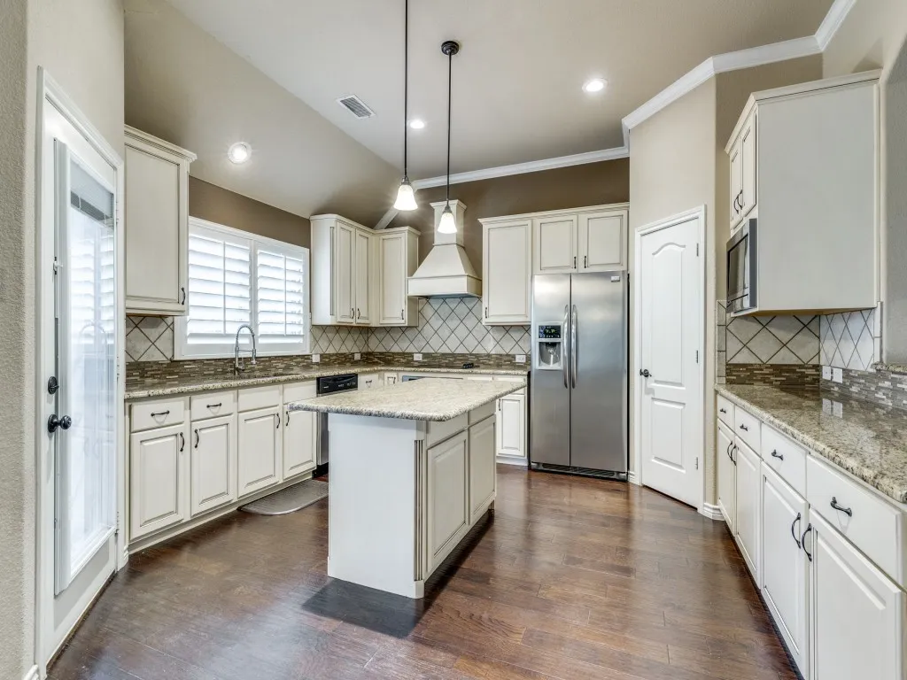 Single Family Residence For Rent in Denton County , 15100 Seventeen Lakes Boulevard, Fort Worth, Texas 76262, 4 Bedroom, 3 Bathroom, 2 Garage spaces, 3,190 Sqft, built in 2012, mls#21347763, Real Estate Agent in Fort Worth, Homes For Rent in Denton county, Homes For Rent in Fort Worth, Realtor in Fort Worth Texas, Real Estate Brokerage Independent Realty Texas, Luminita Cordes Realtor