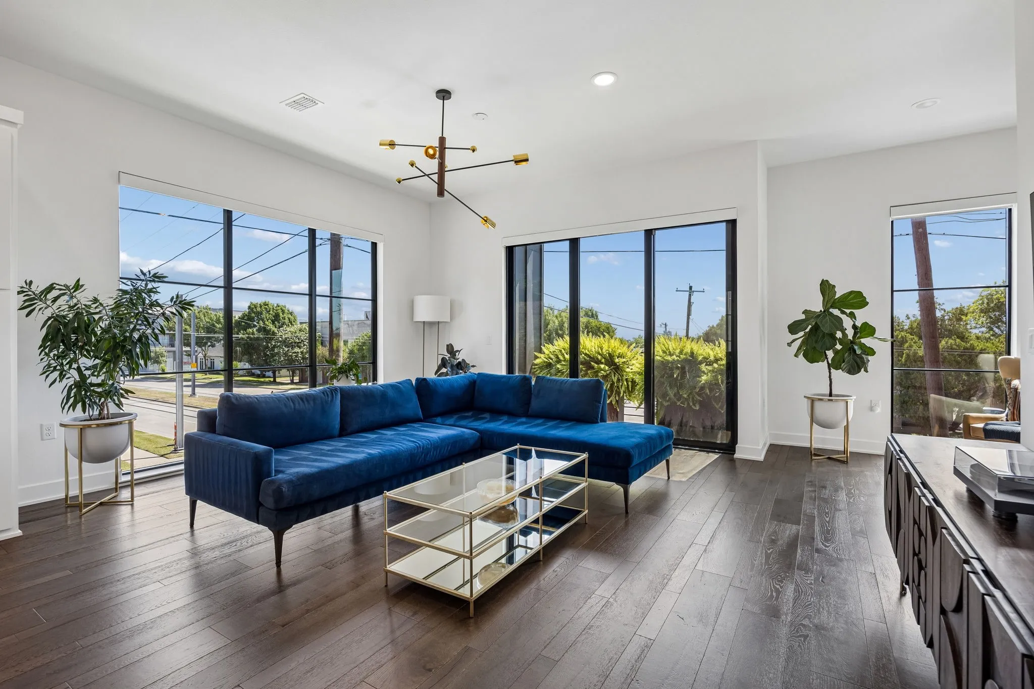 Condominium For Sale in Dallas County , 737 N Zang Boulevard 103, Dallas, Texas 75208, 3 Bedroom, 4 Bathroom, 2 Garage spaces, 1,919 Sqft, built in 2020, mls#21345495, Real Estate Agent in Dallas, Homes For Sale in Dallas county, Homes For Sale in Dallas, Realtor in Dallas Texas, Real Estate Brokerage Independent Realty Texas, Luminita Cordes Realtor