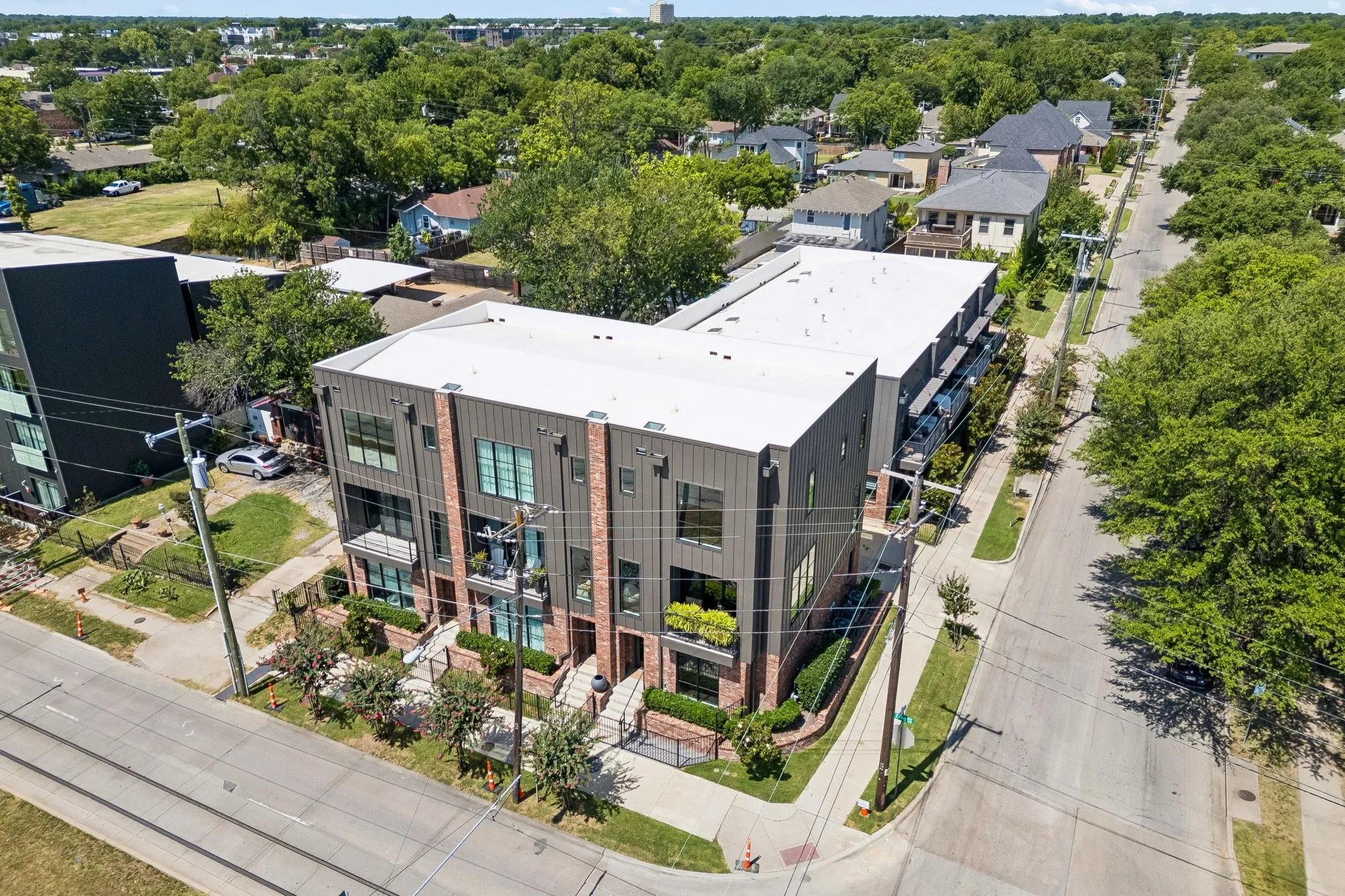 Condominium For Sale in Dallas County , 737 N Zang Boulevard 103, Dallas, Texas 75208, 3 Bedroom, 4 Bathroom, 2 Garage spaces, 1,919 Sqft, built in 2020, mls#21345495, Real Estate Agent in Dallas, Homes For Sale in Dallas county, Homes For Sale in Dallas, Realtor in Dallas Texas, Real Estate Brokerage Independent Realty Texas, Luminita Cordes Realtor