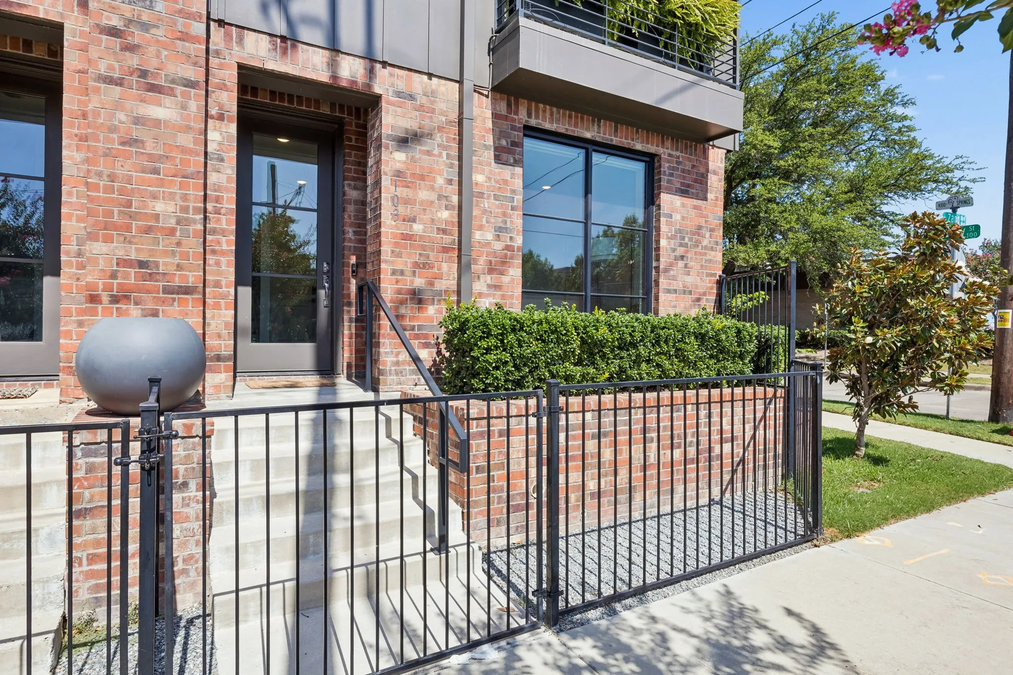 Condominium For Sale in Dallas County , 737 N Zang Boulevard 103, Dallas, Texas 75208, 3 Bedroom, 4 Bathroom, 2 Garage spaces, 1,919 Sqft, built in 2020, mls#21345495, Real Estate Agent in Dallas, Homes For Sale in Dallas county, Homes For Sale in Dallas, Realtor in Dallas Texas, Real Estate Brokerage Independent Realty Texas, Luminita Cordes Realtor