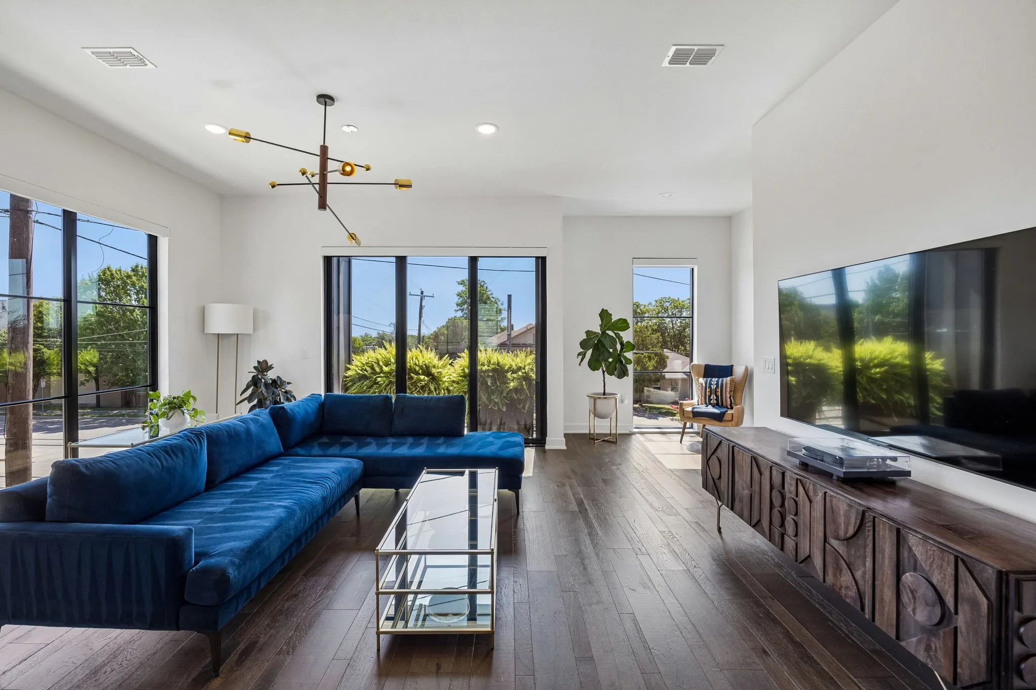 Condominium For Sale in Dallas County , 737 N Zang Boulevard 103, Dallas, Texas 75208, 3 Bedroom, 4 Bathroom, 2 Garage spaces, 1,919 Sqft, built in 2020, mls#21345495, Real Estate Agent in Dallas, Homes For Sale in Dallas county, Homes For Sale in Dallas, Realtor in Dallas Texas, Real Estate Brokerage Independent Realty Texas, Luminita Cordes Realtor