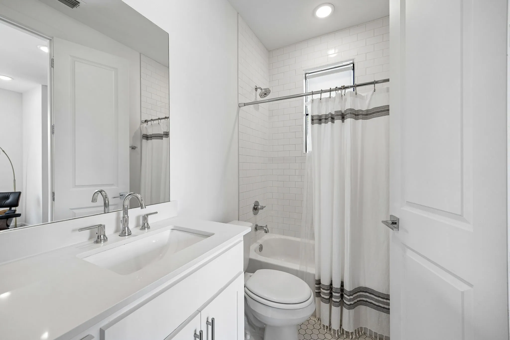 Condominium For Sale in Dallas County , 737 N Zang Boulevard 103, Dallas, Texas 75208, 3 Bedroom, 4 Bathroom, 2 Garage spaces, 1,919 Sqft, built in 2020, mls#21345495, Real Estate Agent in Dallas, Homes For Sale in Dallas county, Homes For Sale in Dallas, Realtor in Dallas Texas, Real Estate Brokerage Independent Realty Texas, Luminita Cordes Realtor