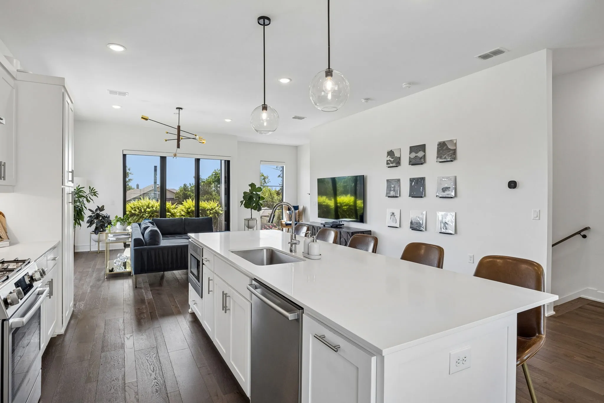 Condominium For Sale in Dallas County , 737 N Zang Boulevard 103, Dallas, Texas 75208, 3 Bedroom, 4 Bathroom, 2 Garage spaces, 1,919 Sqft, built in 2020, mls#21345495, Real Estate Agent in Dallas, Homes For Sale in Dallas county, Homes For Sale in Dallas, Realtor in Dallas Texas, Real Estate Brokerage Independent Realty Texas, Luminita Cordes Realtor