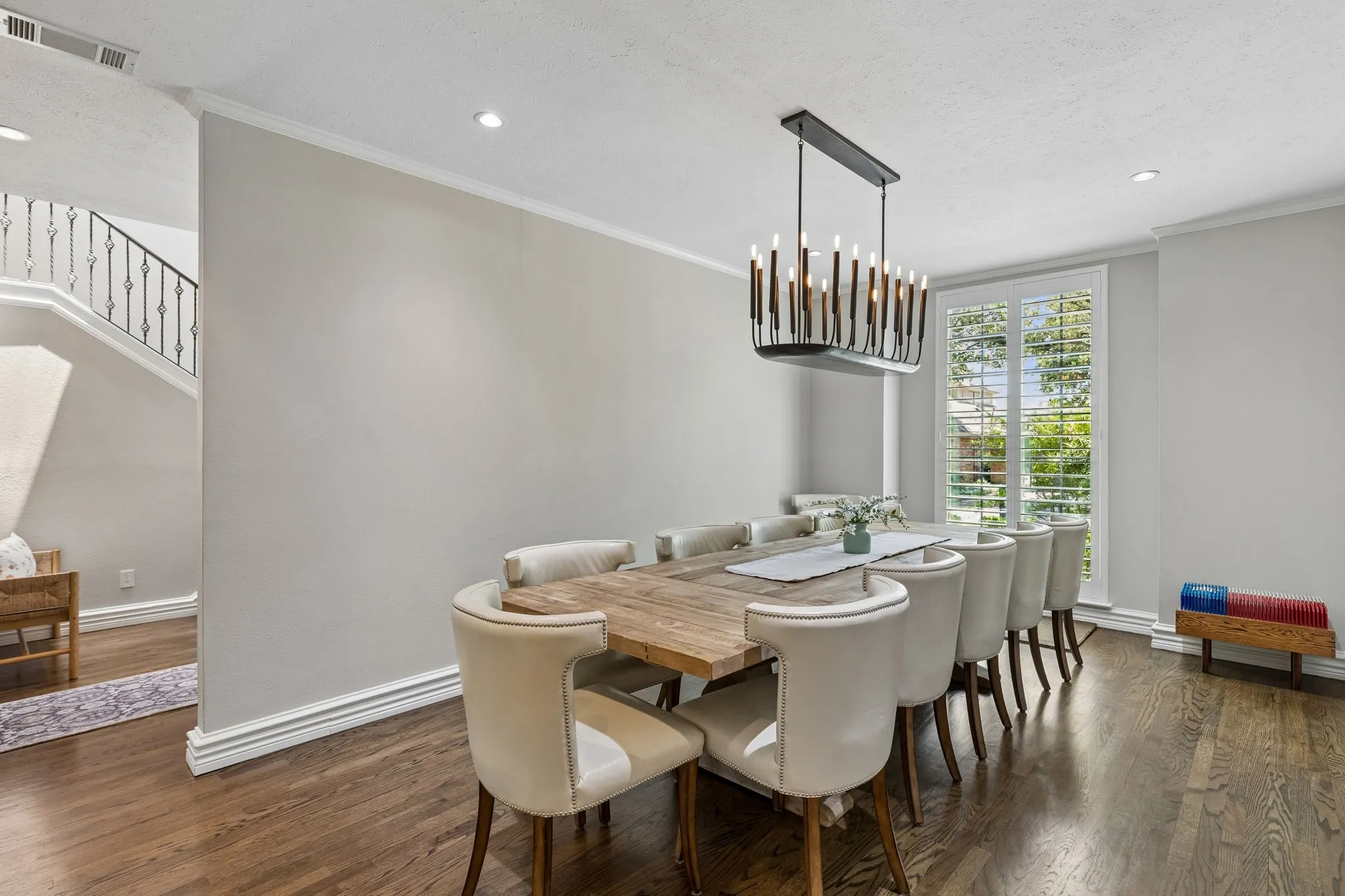 Spacious dining room with great connection to both the family room and the kitchen. Definitely an entertaining layout.