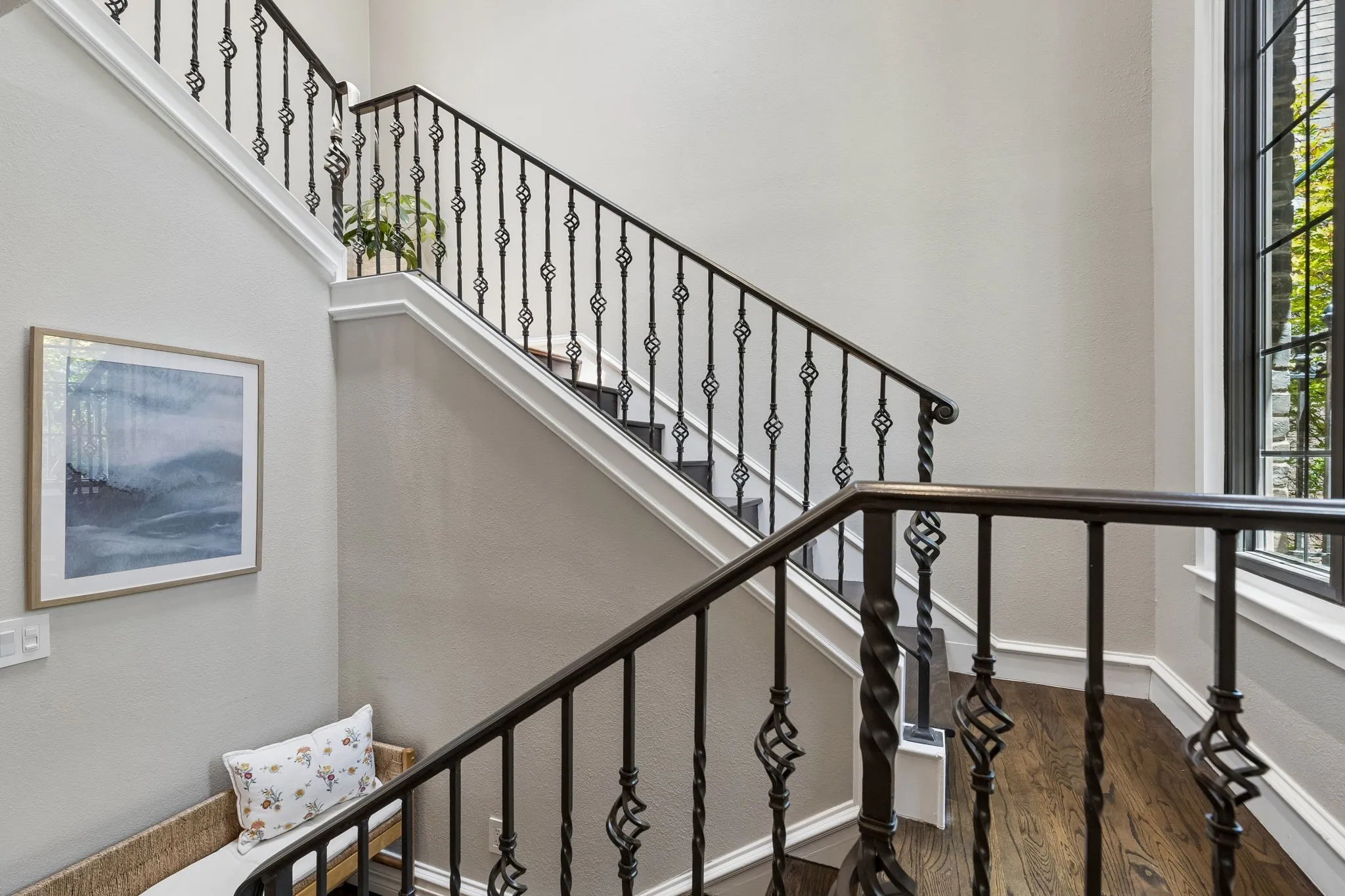 Photos don't do this space justice. The natural light from the skylight makes a statement.