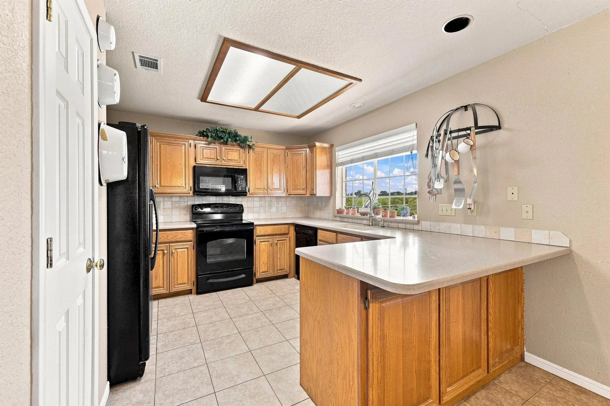 Farm For Sale in Collin County , 12097 Kyle Lane, Blue Ridge, Texas 75424, 2 Bedrooms, 2 Bathrooms, 1 Garage spaces, 1,335 Sqft, built in 1993, Price $1,150,000, mls#21344142, Real Estate Agent in Blue Ridge, Homes For Sale in Collin county, Homes For Sale in Blue Ridge, Realtor in Blue Ridge Texas, Real Estate Brokerage Independent Realty Texas, Luminita Cordes Realtor