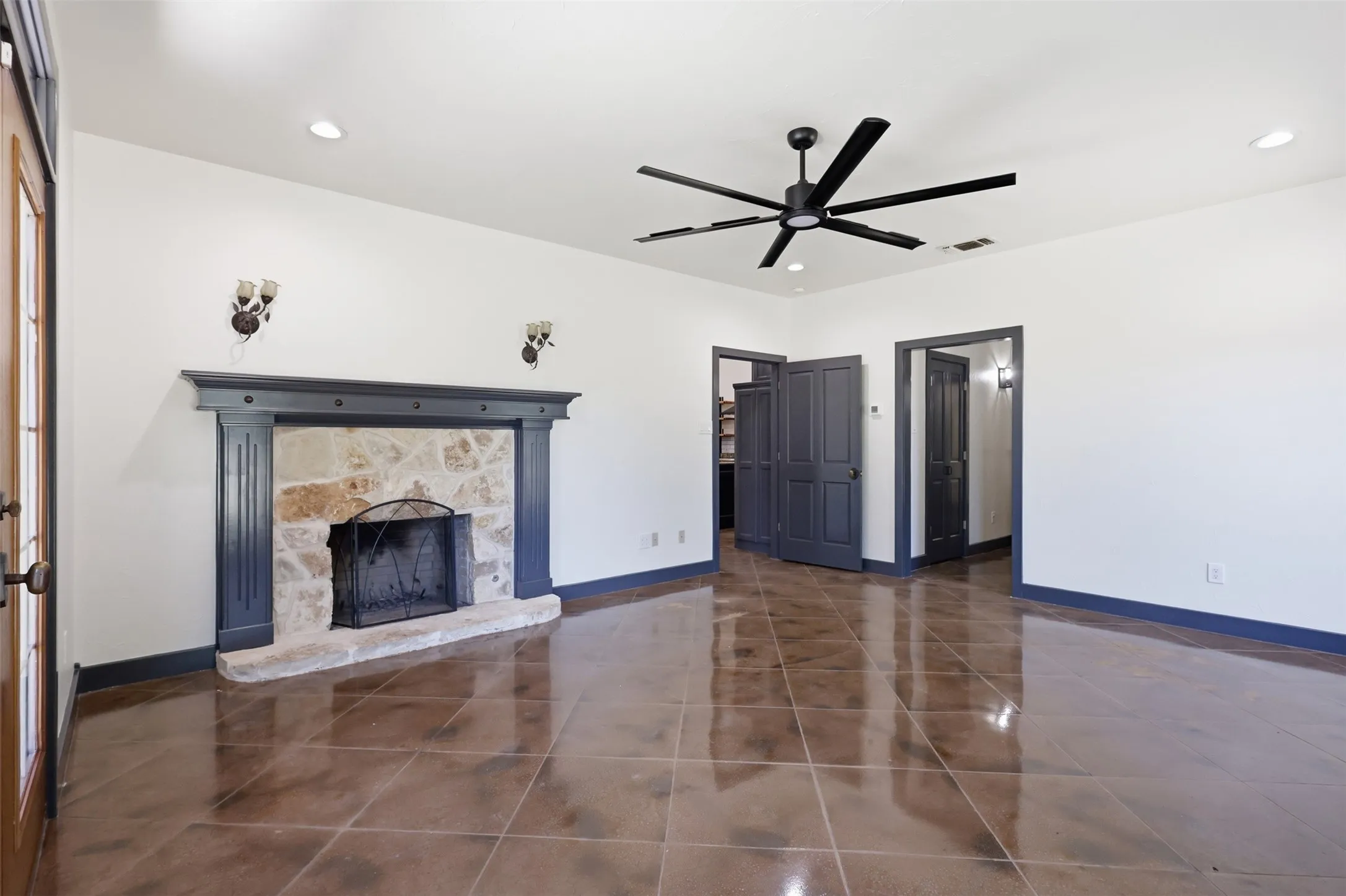 Single Family Residence For Sale in Parker County , 1070 S Reno Road, Reno, Texas 76082, 3 Bedroom, 3 Bathroom, 6 Garage spaces, 2,696 Sqft, built in 2005, mls#21344122, Real Estate Agent in Reno, Homes For Sale in Parker county, Homes For Sale in Reno, Realtor in Reno Texas, Real Estate Brokerage Independent Realty Texas, Luminita Cordes Realtor