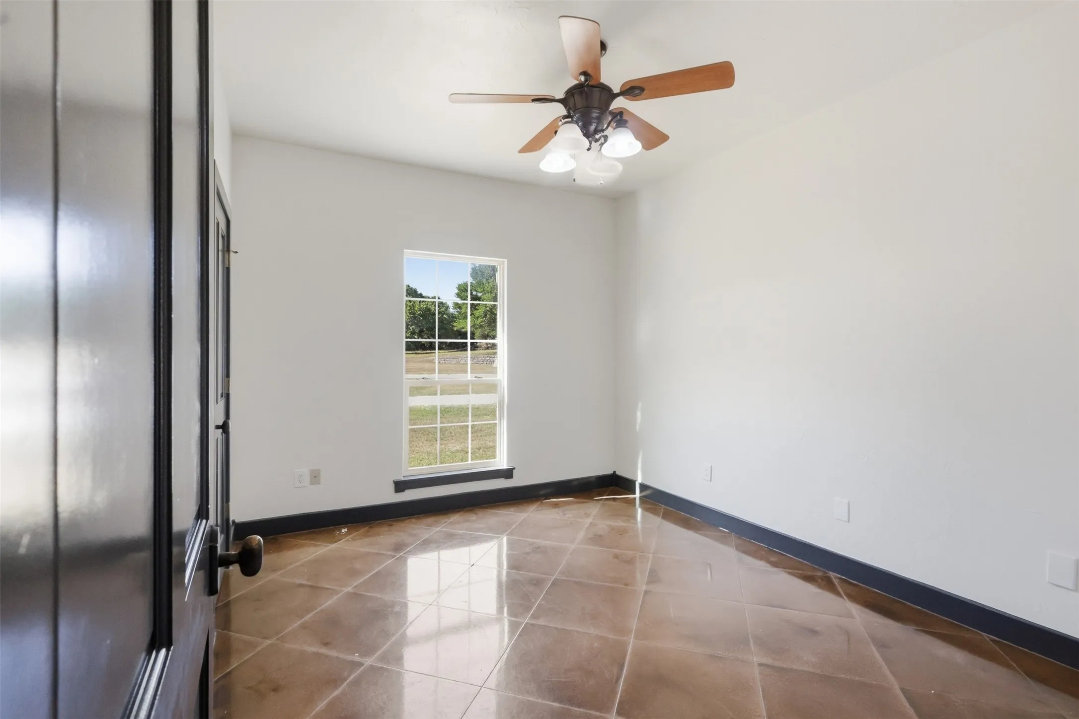 Single Family Residence For Sale in Parker County , 1070 S Reno Road, Reno, Texas 76082, 3 Bedroom, 3 Bathroom, 6 Garage spaces, 2,696 Sqft, built in 2005, mls#21344122, Real Estate Agent in Reno, Homes For Sale in Parker county, Homes For Sale in Reno, Realtor in Reno Texas, Real Estate Brokerage Independent Realty Texas, Luminita Cordes Realtor