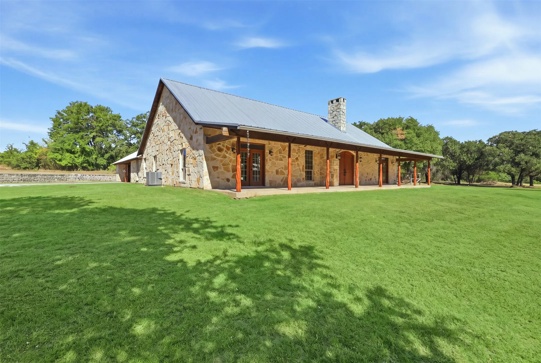 Single Family Residence For Sale in Parker County , 1070 S Reno Road, Reno, Texas 76082, 3 Bedroom, 3 Bathroom, 6 Garage spaces, 2,696 Sqft, built in 2005, mls#21344122, Real Estate Agent in Reno, Homes For Sale in Parker county, Homes For Sale in Reno, Realtor in Reno Texas, Real Estate Brokerage Independent Realty Texas, Luminita Cordes Realtor