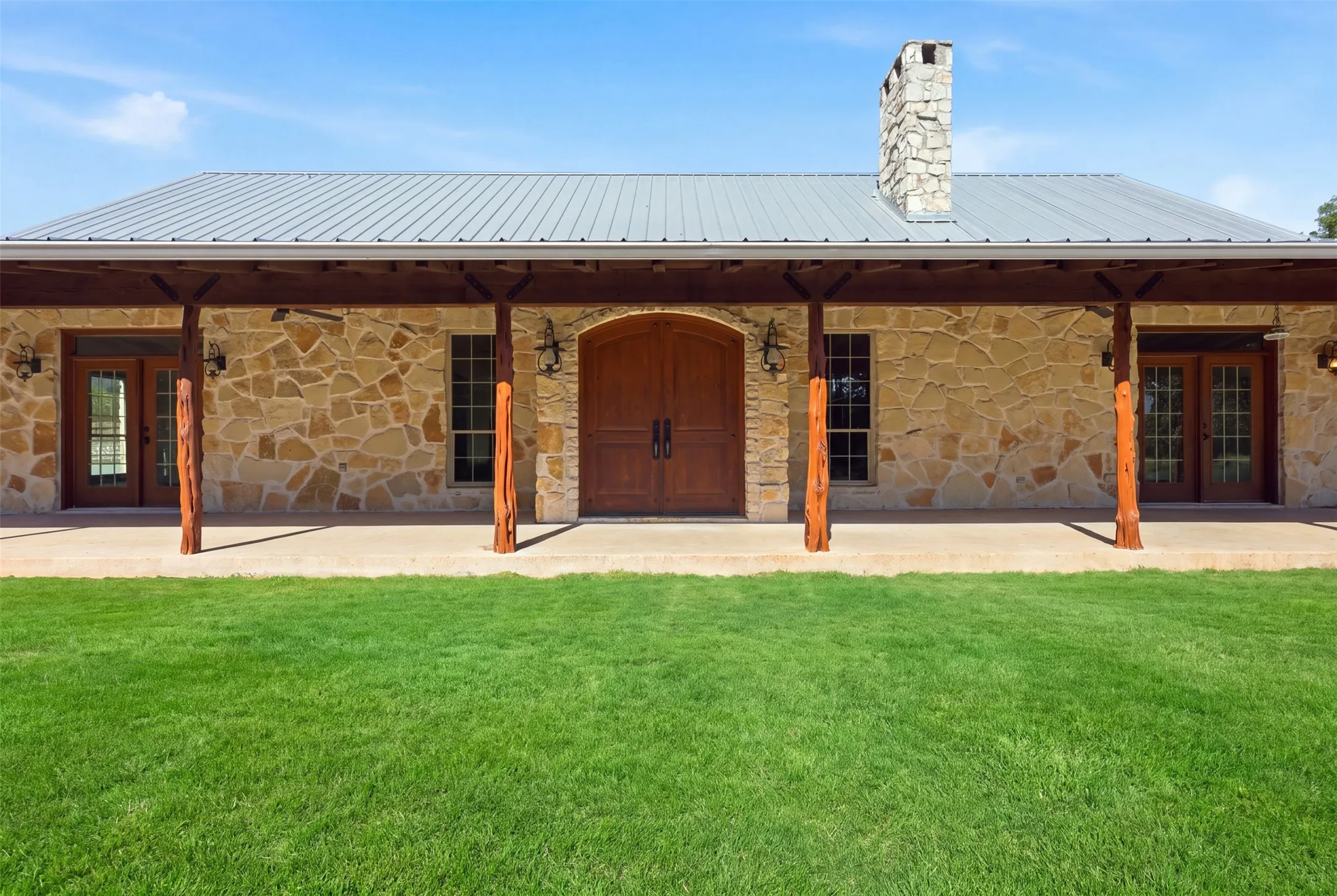 Single Family Residence For Sale in Parker County , 1070 S Reno Road, Reno, Texas 76082, 3 Bedroom, 3 Bathroom, 6 Garage spaces, 2,696 Sqft, built in 2005, mls#21344122, Real Estate Agent in Reno, Homes For Sale in Parker county, Homes For Sale in Reno, Realtor in Reno Texas, Real Estate Brokerage Independent Realty Texas, Luminita Cordes Realtor