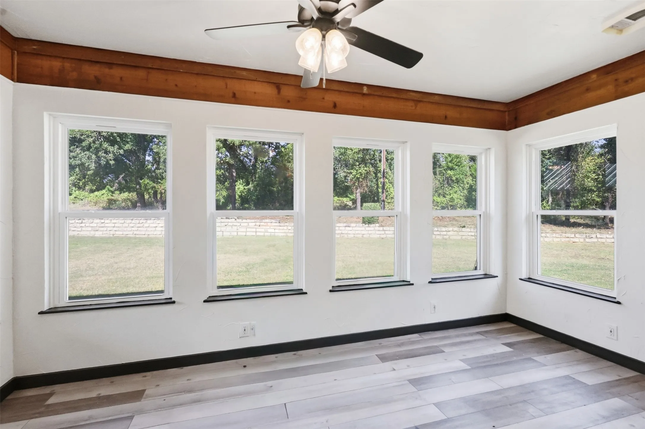 Single Family Residence For Sale in Parker County , 1070 S Reno Road, Reno, Texas 76082, 3 Bedroom, 3 Bathroom, 6 Garage spaces, 2,696 Sqft, built in 2005, mls#21344122, Real Estate Agent in Reno, Homes For Sale in Parker county, Homes For Sale in Reno, Realtor in Reno Texas, Real Estate Brokerage Independent Realty Texas, Luminita Cordes Realtor