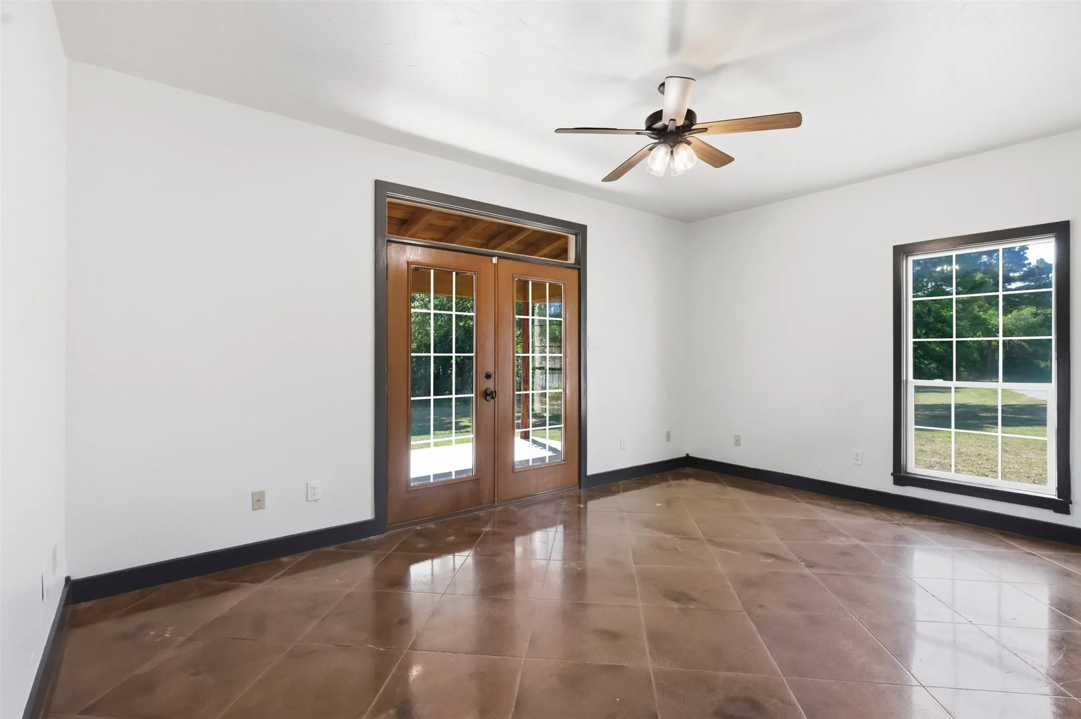 Single Family Residence For Sale in Parker County , 1070 S Reno Road, Reno, Texas 76082, 3 Bedroom, 3 Bathroom, 6 Garage spaces, 2,696 Sqft, built in 2005, mls#21344122, Real Estate Agent in Reno, Homes For Sale in Parker county, Homes For Sale in Reno, Realtor in Reno Texas, Real Estate Brokerage Independent Realty Texas, Luminita Cordes Realtor