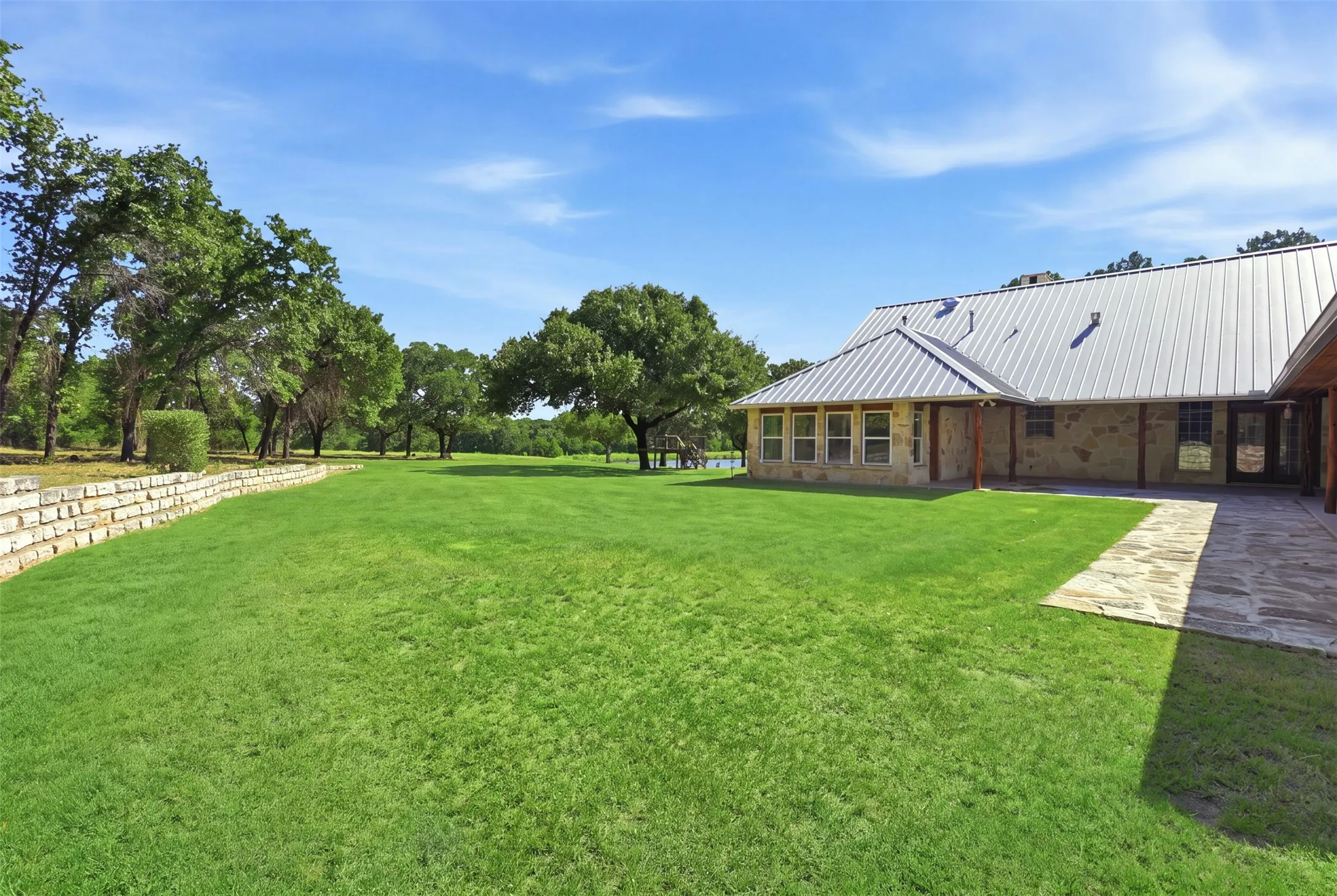 Single Family Residence For Sale in Parker County , 1070 S Reno Road, Reno, Texas 76082, 3 Bedroom, 3 Bathroom, 6 Garage spaces, 2,696 Sqft, built in 2005, mls#21344122, Real Estate Agent in Reno, Homes For Sale in Parker county, Homes For Sale in Reno, Realtor in Reno Texas, Real Estate Brokerage Independent Realty Texas, Luminita Cordes Realtor