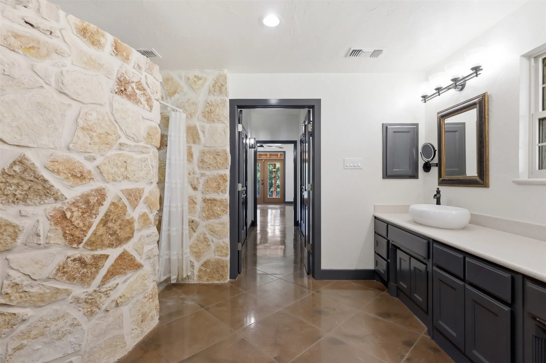 Single Family Residence For Sale in Parker County , 1070 S Reno Road, Reno, Texas 76082, 3 Bedroom, 3 Bathroom, 6 Garage spaces, 2,696 Sqft, built in 2005, mls#21344122, Real Estate Agent in Reno, Homes For Sale in Parker county, Homes For Sale in Reno, Realtor in Reno Texas, Real Estate Brokerage Independent Realty Texas, Luminita Cordes Realtor