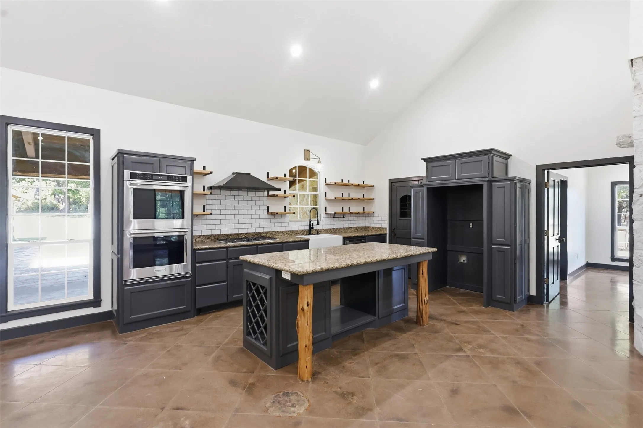 Single Family Residence For Sale in Parker County , 1070 S Reno Road, Reno, Texas 76082, 3 Bedroom, 3 Bathroom, 6 Garage spaces, 2,696 Sqft, built in 2005, mls#21344122, Real Estate Agent in Reno, Homes For Sale in Parker county, Homes For Sale in Reno, Realtor in Reno Texas, Real Estate Brokerage Independent Realty Texas, Luminita Cordes Realtor