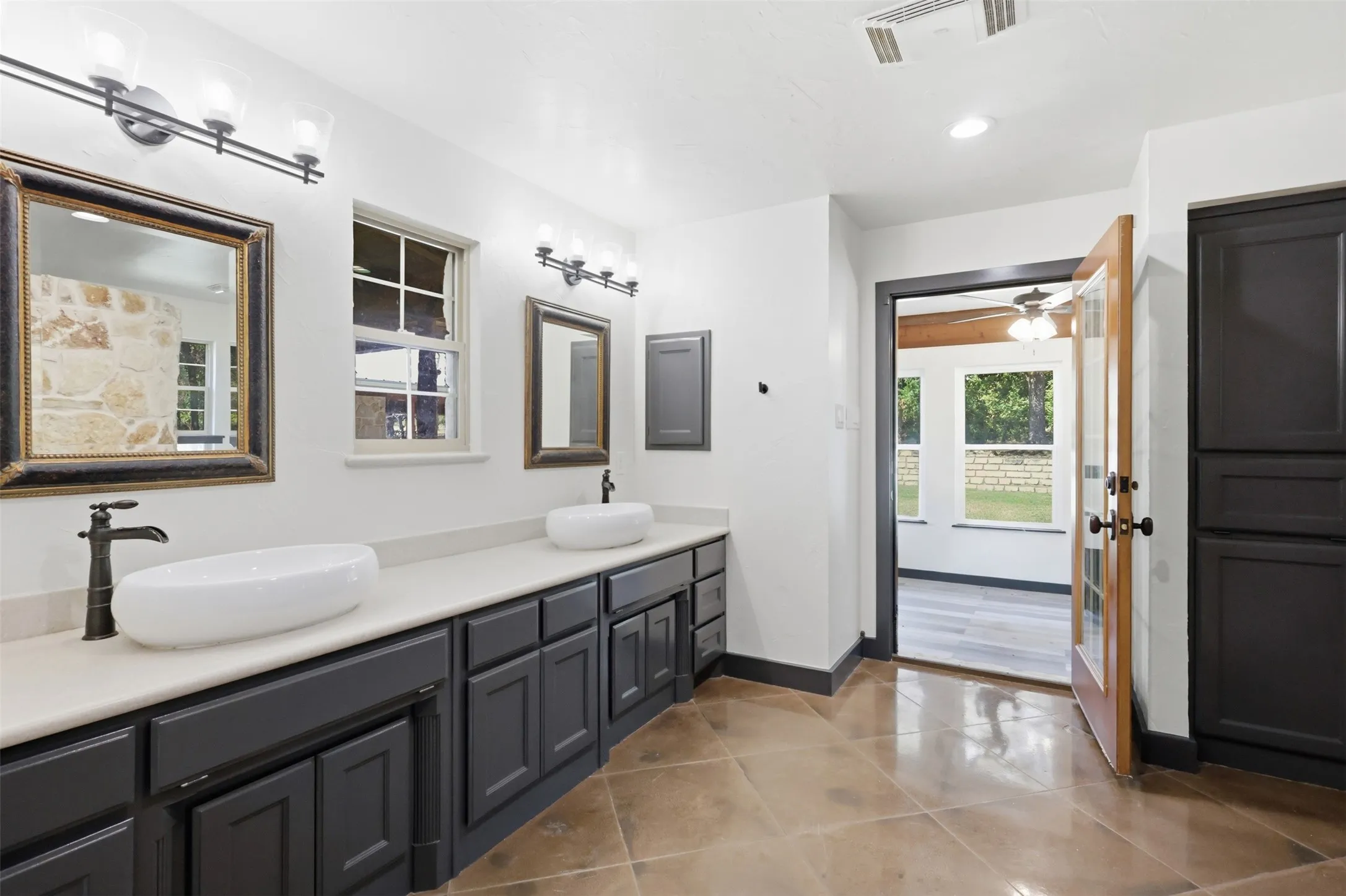Single Family Residence For Sale in Parker County , 1070 S Reno Road, Reno, Texas 76082, 3 Bedroom, 3 Bathroom, 6 Garage spaces, 2,696 Sqft, built in 2005, mls#21344122, Real Estate Agent in Reno, Homes For Sale in Parker county, Homes For Sale in Reno, Realtor in Reno Texas, Real Estate Brokerage Independent Realty Texas, Luminita Cordes Realtor