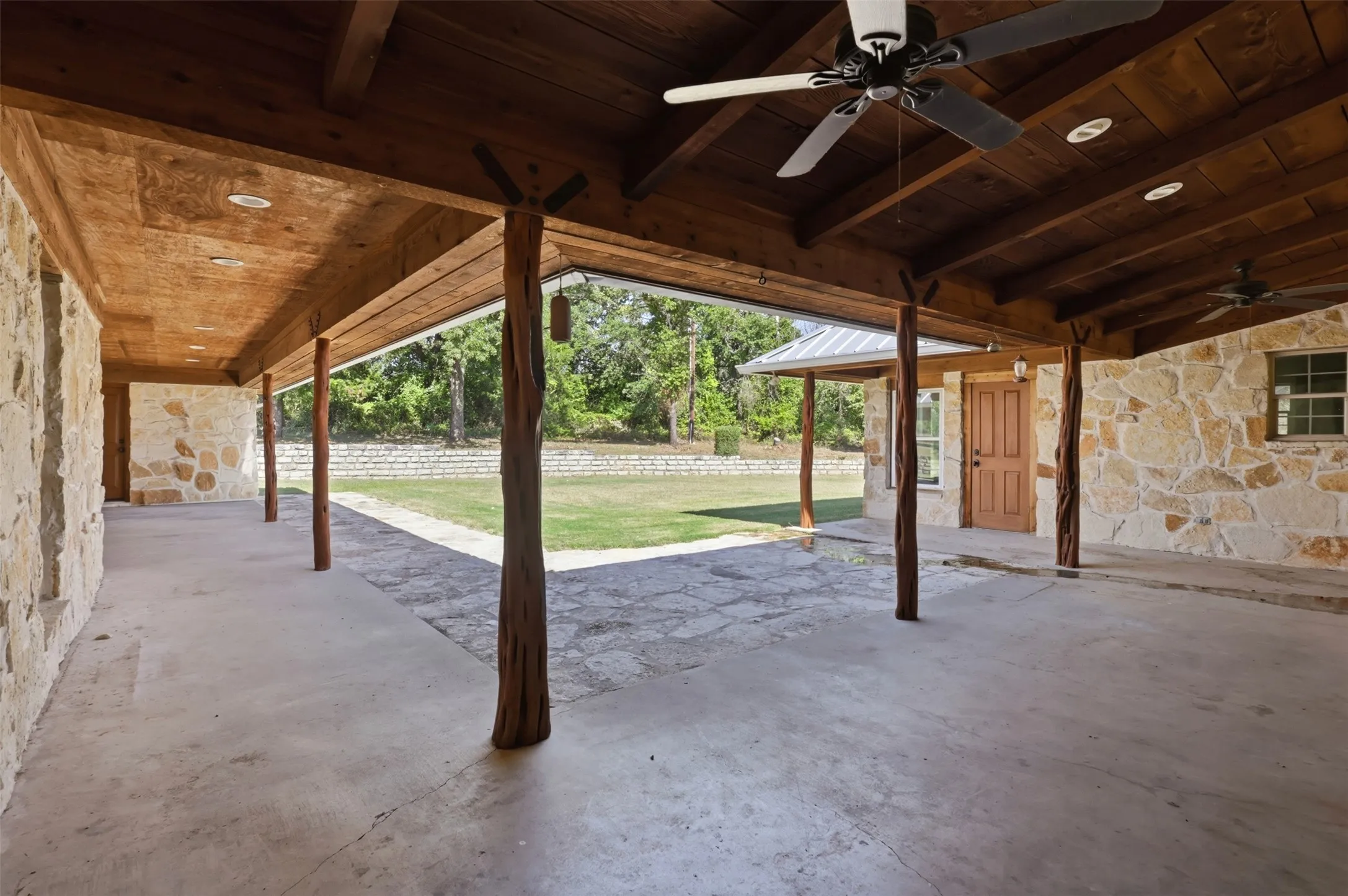 Single Family Residence For Sale in Parker County , 1070 S Reno Road, Reno, Texas 76082, 3 Bedroom, 3 Bathroom, 6 Garage spaces, 2,696 Sqft, built in 2005, mls#21344122, Real Estate Agent in Reno, Homes For Sale in Parker county, Homes For Sale in Reno, Realtor in Reno Texas, Real Estate Brokerage Independent Realty Texas, Luminita Cordes Realtor