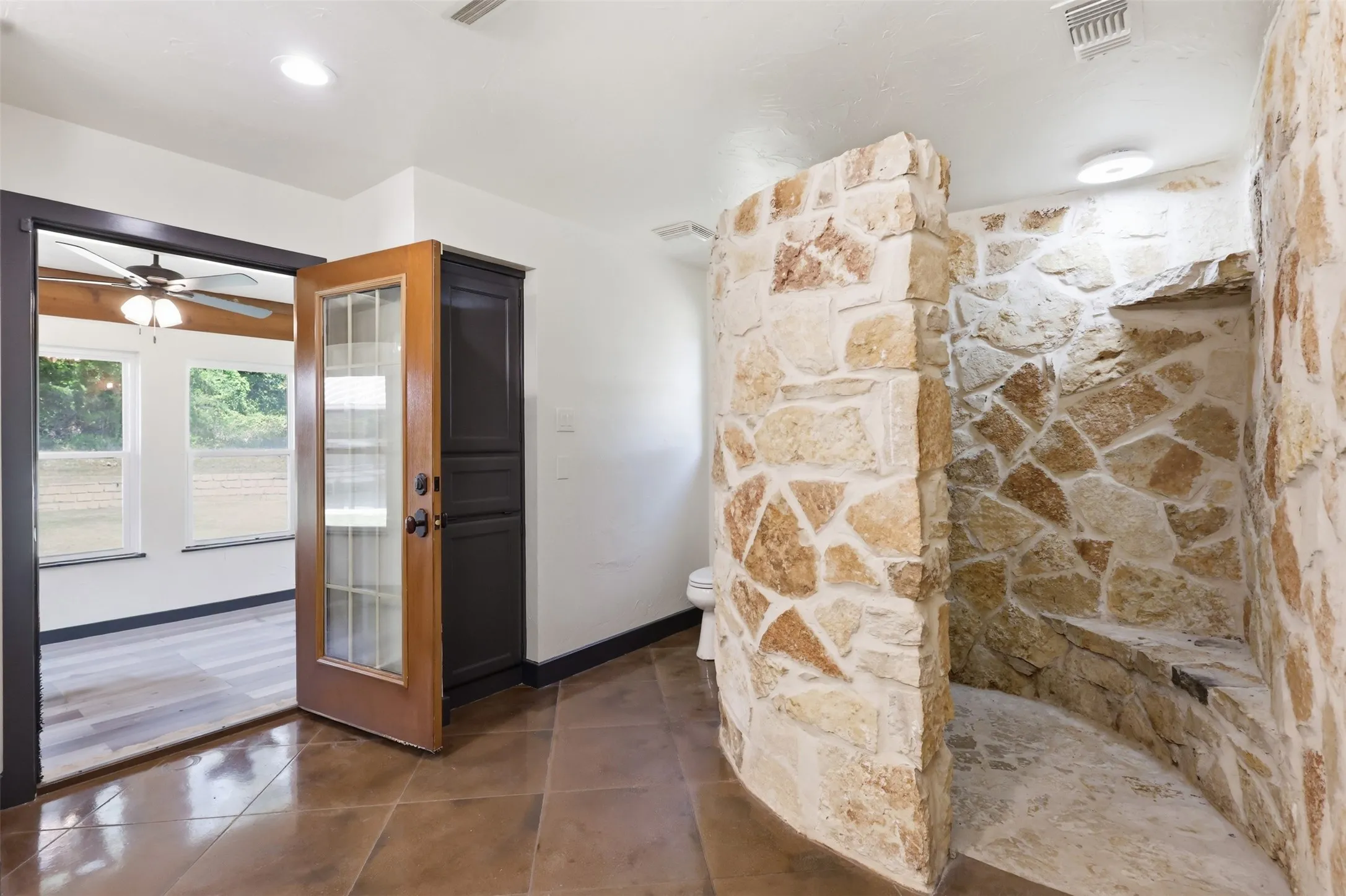 Single Family Residence For Sale in Parker County , 1070 S Reno Road, Reno, Texas 76082, 3 Bedroom, 3 Bathroom, 6 Garage spaces, 2,696 Sqft, built in 2005, mls#21344122, Real Estate Agent in Reno, Homes For Sale in Parker county, Homes For Sale in Reno, Realtor in Reno Texas, Real Estate Brokerage Independent Realty Texas, Luminita Cordes Realtor