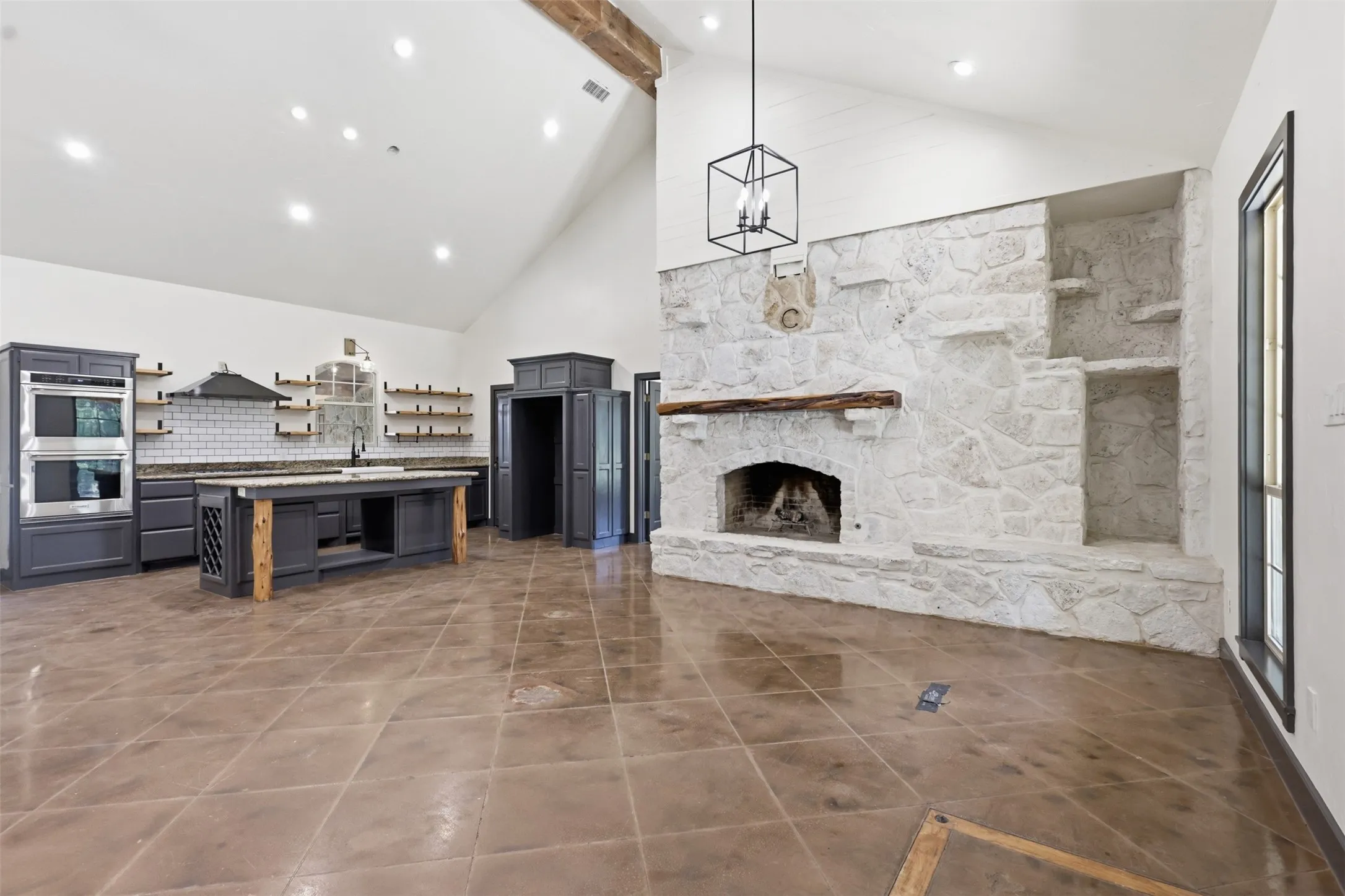 Single Family Residence For Sale in Parker County , 1070 S Reno Road, Reno, Texas 76082, 3 Bedroom, 3 Bathroom, 6 Garage spaces, 2,696 Sqft, built in 2005, mls#21344122, Real Estate Agent in Reno, Homes For Sale in Parker county, Homes For Sale in Reno, Realtor in Reno Texas, Real Estate Brokerage Independent Realty Texas, Luminita Cordes Realtor