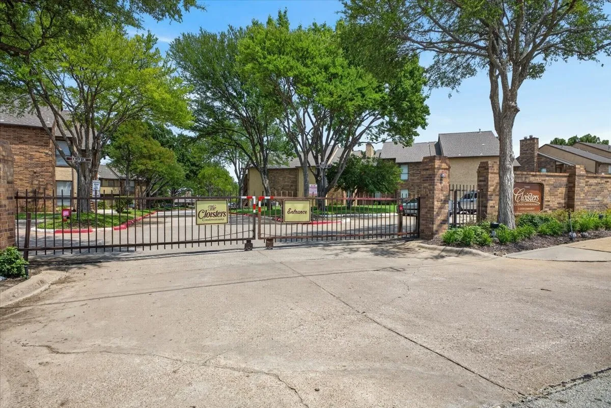 Residents Only Entrance