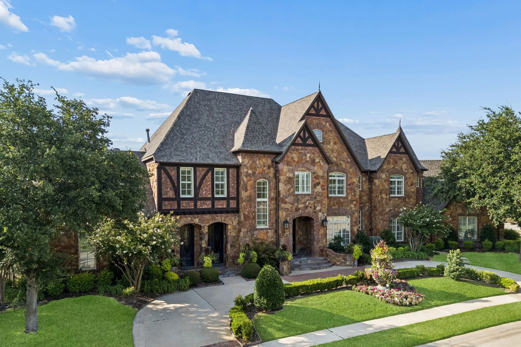 Single Family Residence For Sale in Tarrant County , 6900 King Charles Court, Colleyville, Texas 76034, 6 Bedroom, 8 Bathroom, 4 Garage spaces, 8,201 Sqft, built in 2006, mls#21281684, Real Estate Agent in Colleyville, Homes For Sale in Tarrant county, Homes For Sale in Colleyville, Realtor in Colleyville Texas, Real Estate Brokerage Independent Realty Texas, Luminita Cordes Realtor