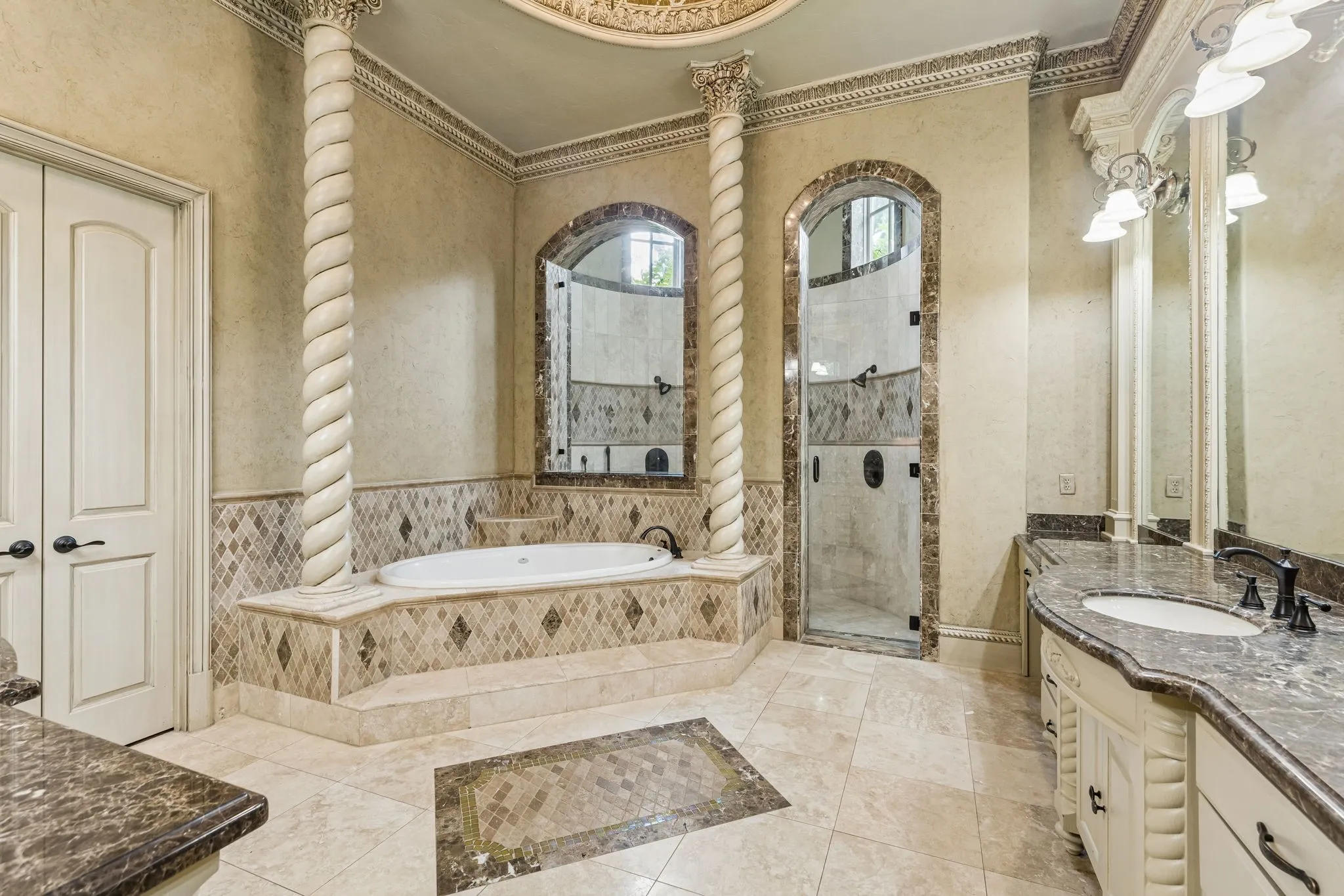 Single Family Residence For Sale in Tarrant County , 6900 King Charles Court, Colleyville, Texas 76034, 6 Bedroom, 8 Bathroom, 4 Garage spaces, 8,201 Sqft, built in 2006, mls#21281684, Real Estate Agent in Colleyville, Homes For Sale in Tarrant county, Homes For Sale in Colleyville, Realtor in Colleyville Texas, Real Estate Brokerage Independent Realty Texas, Luminita Cordes Realtor