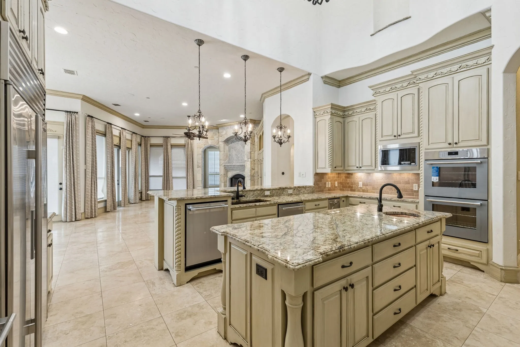 Single Family Residence For Sale in Tarrant County , 6900 King Charles Court, Colleyville, Texas 76034, 6 Bedroom, 8 Bathroom, 4 Garage spaces, 8,201 Sqft, built in 2006, mls#21281684, Real Estate Agent in Colleyville, Homes For Sale in Tarrant county, Homes For Sale in Colleyville, Realtor in Colleyville Texas, Real Estate Brokerage Independent Realty Texas, Luminita Cordes Realtor