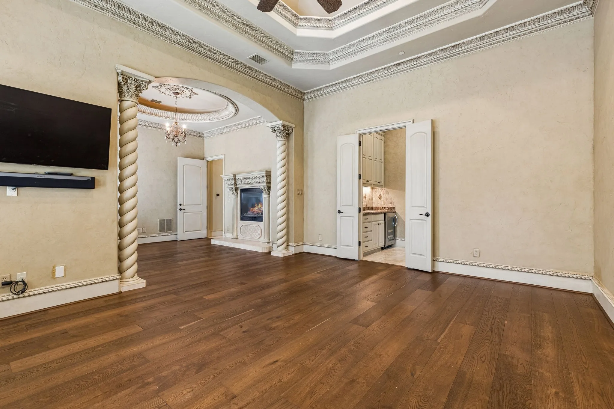 Single Family Residence For Sale in Tarrant County , 6900 King Charles Court, Colleyville, Texas 76034, 6 Bedroom, 8 Bathroom, 4 Garage spaces, 8,201 Sqft, built in 2006, mls#21281684, Real Estate Agent in Colleyville, Homes For Sale in Tarrant county, Homes For Sale in Colleyville, Realtor in Colleyville Texas, Real Estate Brokerage Independent Realty Texas, Luminita Cordes Realtor
