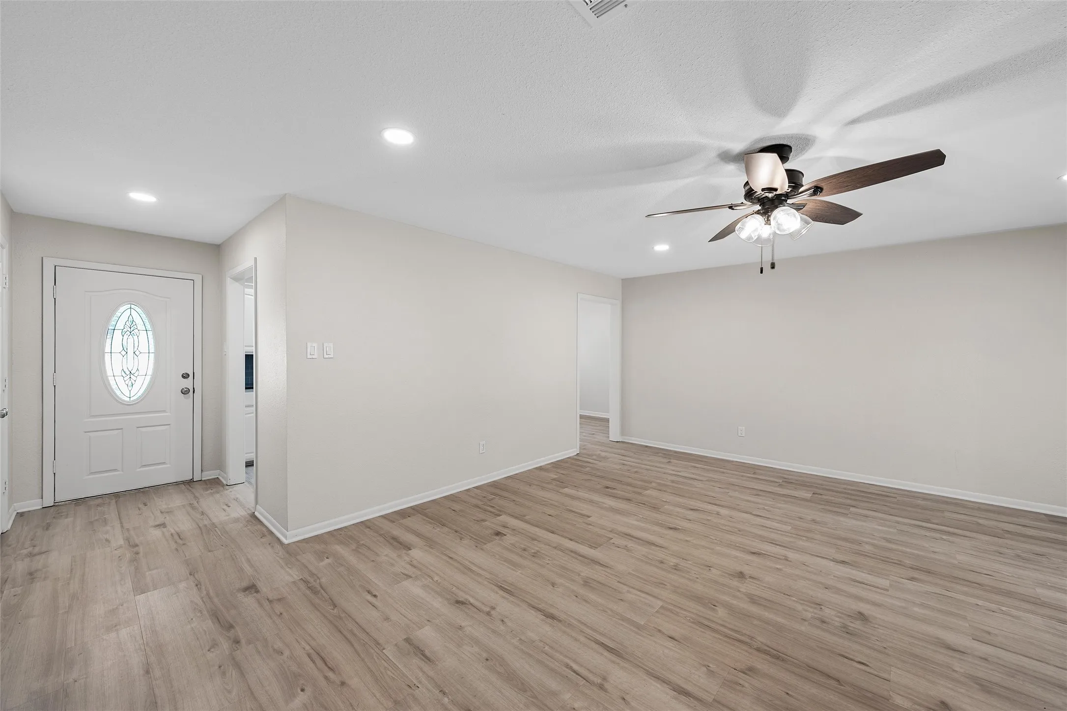 Single Family Residence For Sale in Mc Lennan County , 1006 Eagle Drive, Bruceville Eddy, Texas 76524, 3 Bedroom, 2 Bathroom, 2 Garage spaces, 1,580 Sqft, built in 1979, mls#21347010, Real Estate Agent in Bruceville Eddy, Homes For Sale in Mc Lennan county, Homes For Sale in Bruceville Eddy, Realtor in Bruceville Eddy Texas, Real Estate Brokerage Independent Realty Texas, Luminita Cordes Realtor
