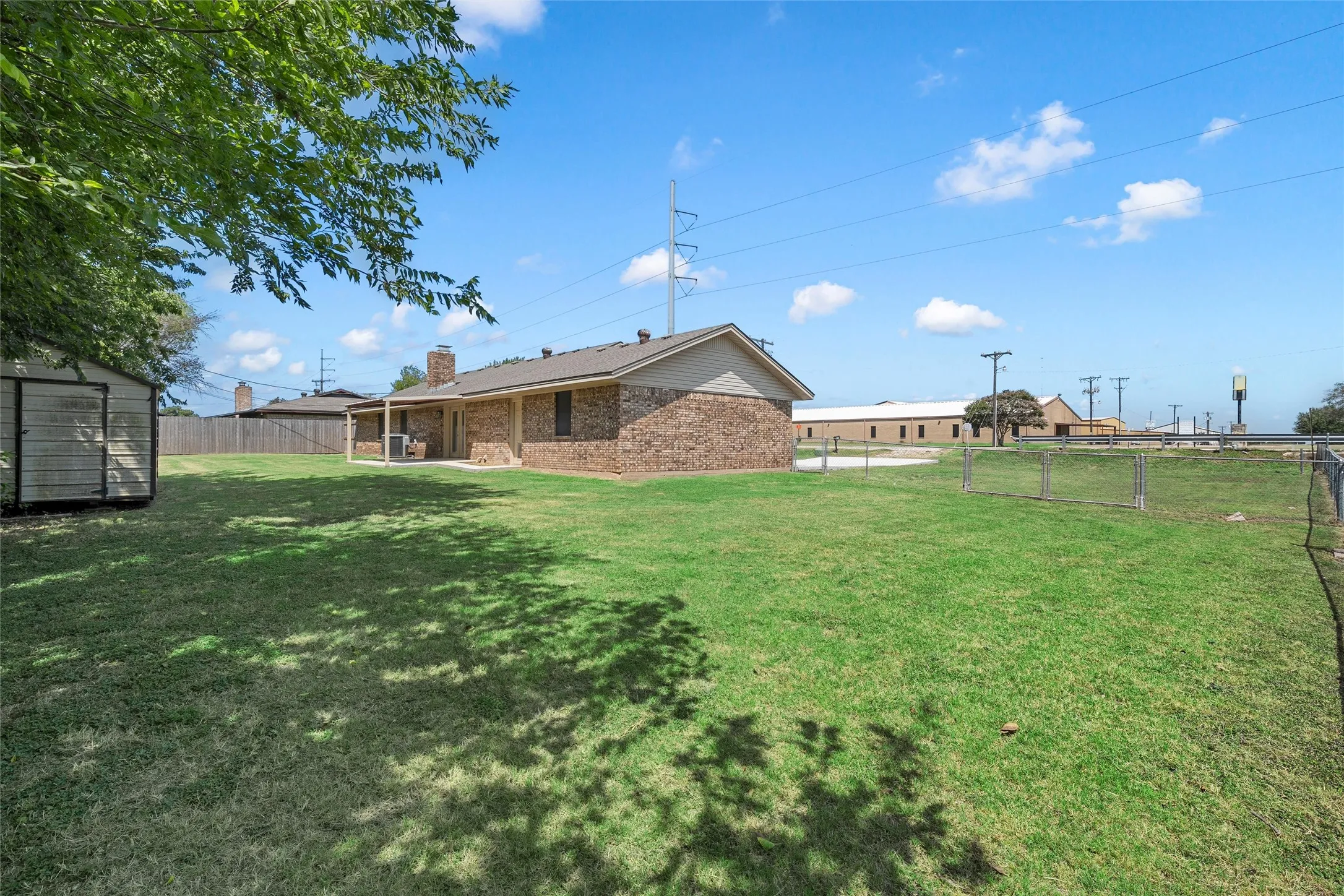 Single Family Residence For Sale in Mc Lennan County , 1006 Eagle Drive, Bruceville Eddy, Texas 76524, 3 Bedroom, 2 Bathroom, 2 Garage spaces, 1,580 Sqft, built in 1979, mls#21347010, Real Estate Agent in Bruceville Eddy, Homes For Sale in Mc Lennan county, Homes For Sale in Bruceville Eddy, Realtor in Bruceville Eddy Texas, Real Estate Brokerage Independent Realty Texas, Luminita Cordes Realtor