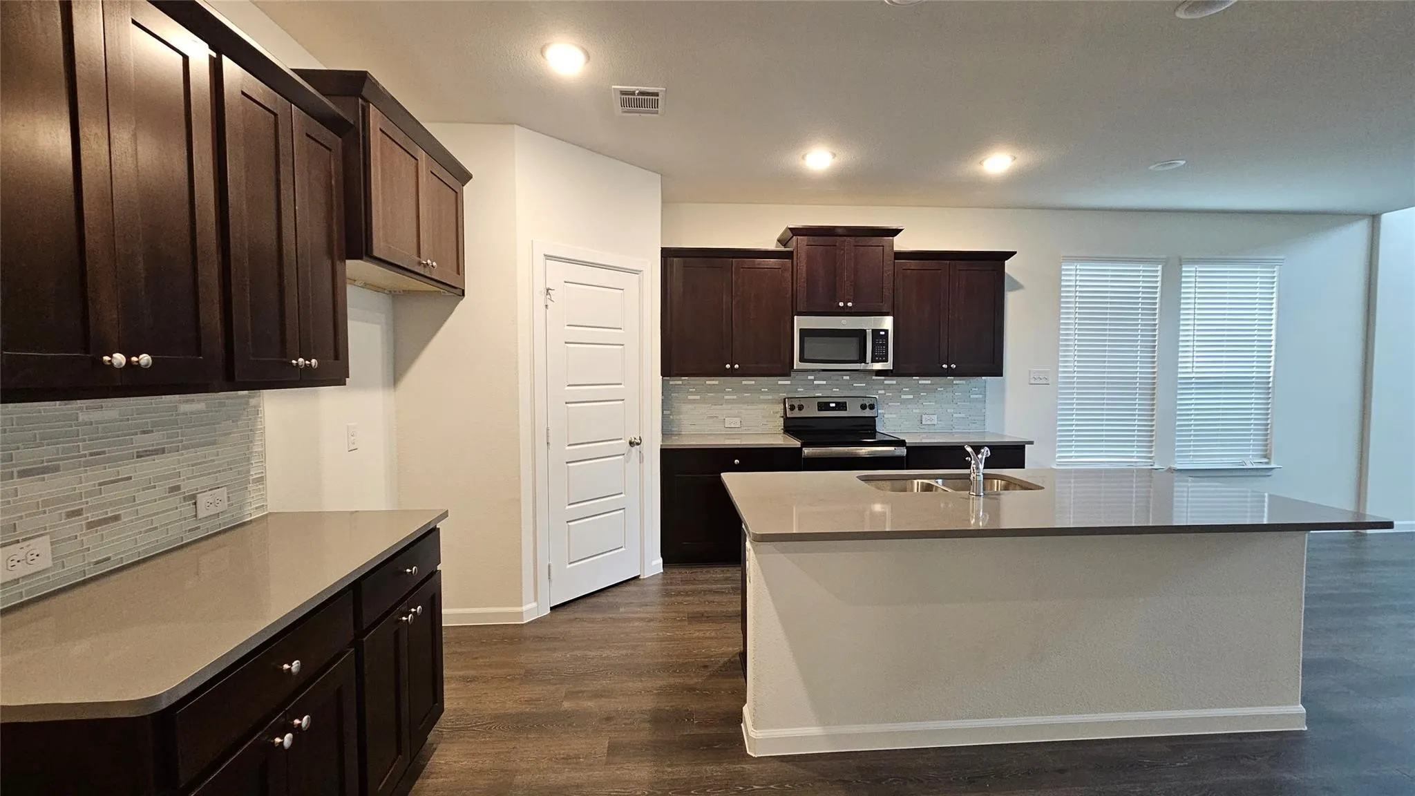 Single Family Residence For Rent in Denton County , 1215 Stagecoach Trail, Justin, Texas 76247, 5 Bedroom, 3 Bathroom, 2 Garage spaces, 2,786 Sqft, built in 2022, mls#21347732, Real Estate Agent in Justin, Homes For Rent in Denton county, Homes For Rent in Justin, Realtor in Justin Texas, Real Estate Brokerage Independent Realty Texas, Luminita Cordes Realtor