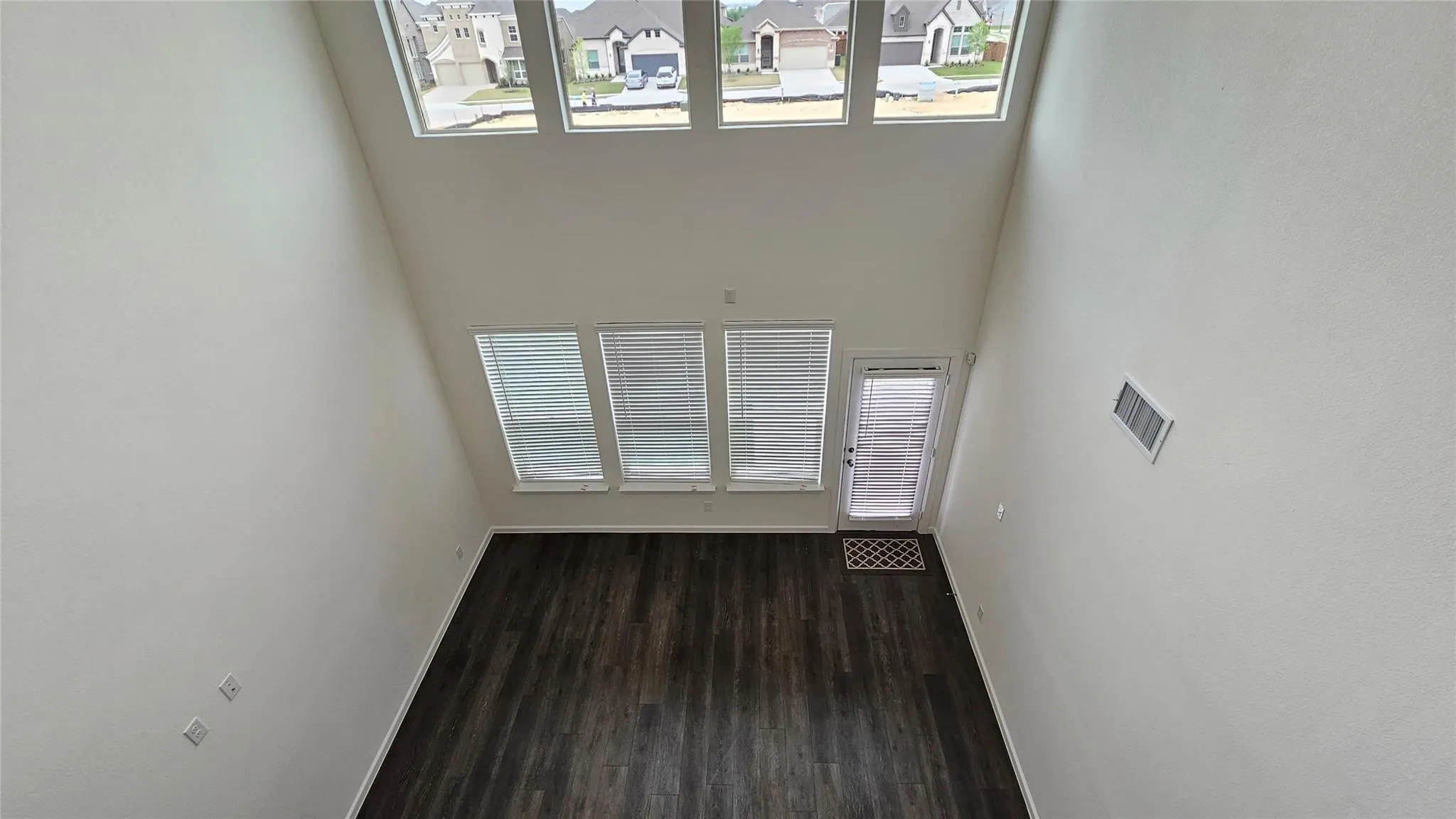 Single Family Residence For Rent in Denton County , 1215 Stagecoach Trail, Justin, Texas 76247, 5 Bedroom, 3 Bathroom, 2 Garage spaces, 2,786 Sqft, built in 2022, mls#21347732, Real Estate Agent in Justin, Homes For Rent in Denton county, Homes For Rent in Justin, Realtor in Justin Texas, Real Estate Brokerage Independent Realty Texas, Luminita Cordes Realtor