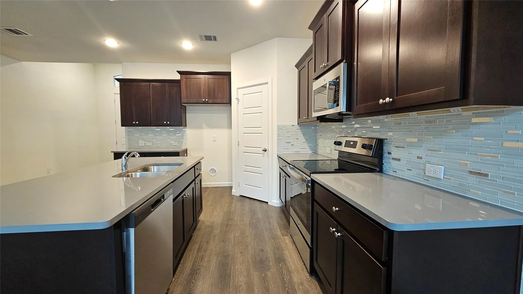 Single Family Residence For Rent in Denton County , 1215 Stagecoach Trail, Justin, Texas 76247, 5 Bedroom, 3 Bathroom, 2 Garage spaces, 2,786 Sqft, built in 2022, mls#21347732, Real Estate Agent in Justin, Homes For Rent in Denton county, Homes For Rent in Justin, Realtor in Justin Texas, Real Estate Brokerage Independent Realty Texas, Luminita Cordes Realtor