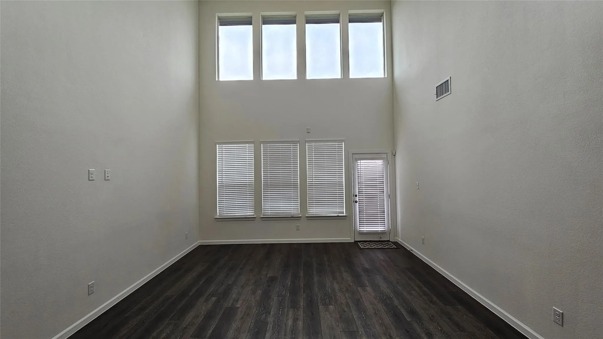 Single Family Residence For Rent in Denton County , 1215 Stagecoach Trail, Justin, Texas 76247, 5 Bedroom, 3 Bathroom, 2 Garage spaces, 2,786 Sqft, built in 2022, mls#21347732, Real Estate Agent in Justin, Homes For Rent in Denton county, Homes For Rent in Justin, Realtor in Justin Texas, Real Estate Brokerage Independent Realty Texas, Luminita Cordes Realtor