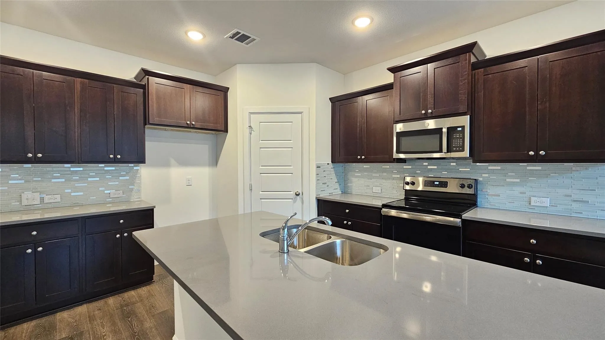 Single Family Residence For Rent in Denton County , 1215 Stagecoach Trail, Justin, Texas 76247, 5 Bedroom, 3 Bathroom, 2 Garage spaces, 2,786 Sqft, built in 2022, mls#21347732, Real Estate Agent in Justin, Homes For Rent in Denton county, Homes For Rent in Justin, Realtor in Justin Texas, Real Estate Brokerage Independent Realty Texas, Luminita Cordes Realtor
