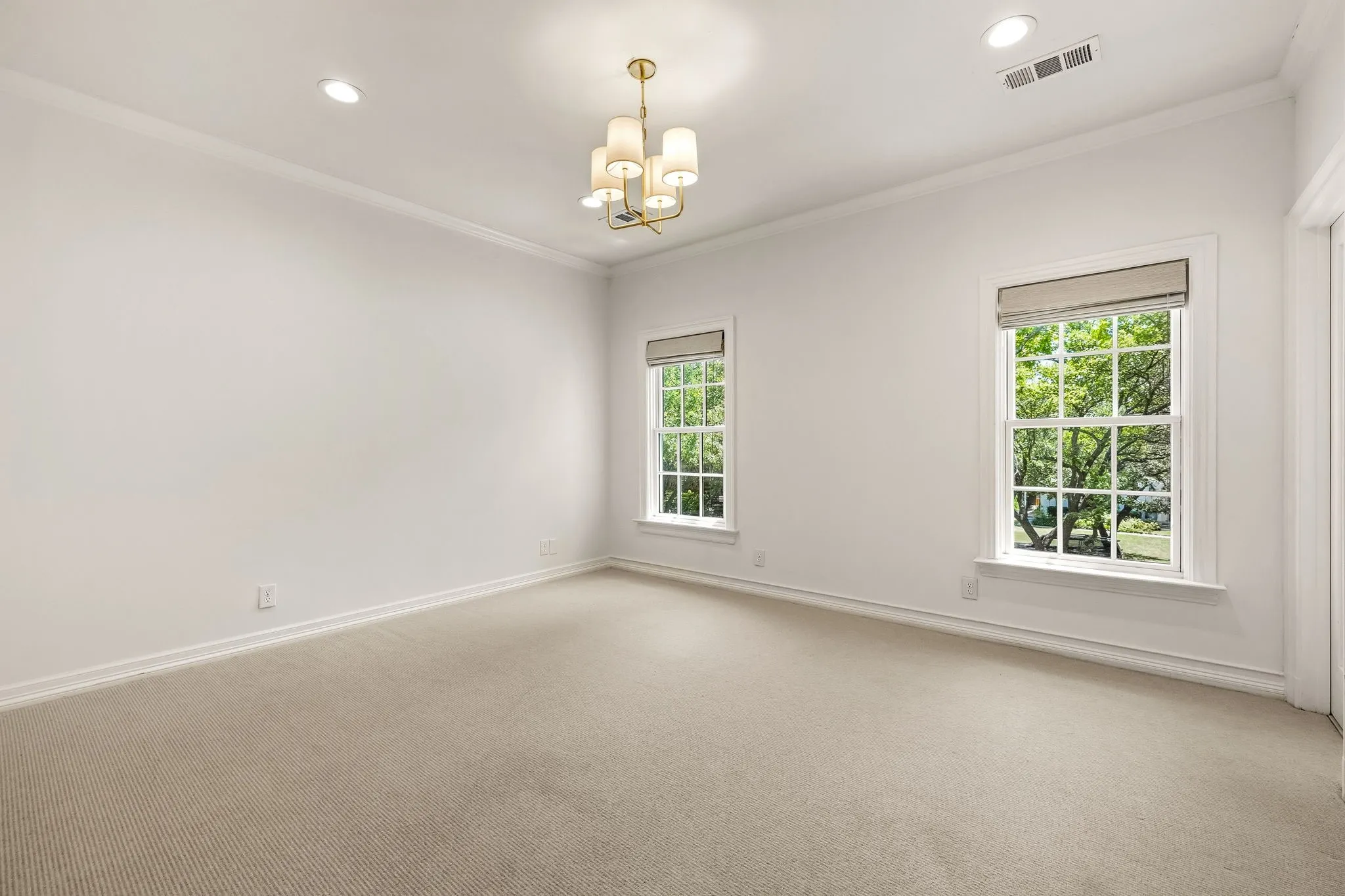 Single Family Residence For Sale in Dallas County , 4020 Mcfarlin Boulevard, University Park, Texas 75205, 5 Bedroom, 6 Bathroom, 2 Garage spaces, 4,708 Sqft, built in 1987, mls#21347747, Real Estate Agent in University Park, Homes For Sale in Dallas county, Homes For Sale in University Park, Realtor in University Park Texas, Real Estate Brokerage Independent Realty Texas, Luminita Cordes Realtor