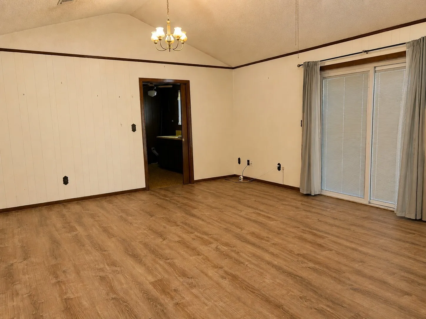 Single Family Residence For Sale in Mills County , 1810 Peach, Goldthwaite, Texas 76844, 3 Bedroom, 2 Bathroom, 1 Garage spaces, 1,334 Sqft, built in 1975, mls#21344988, Real Estate Agent in Goldthwaite, Homes For Sale in Mills county, Homes For Sale in Goldthwaite, Realtor in Goldthwaite Texas, Real Estate Brokerage Independent Realty Texas, Luminita Cordes Realtor