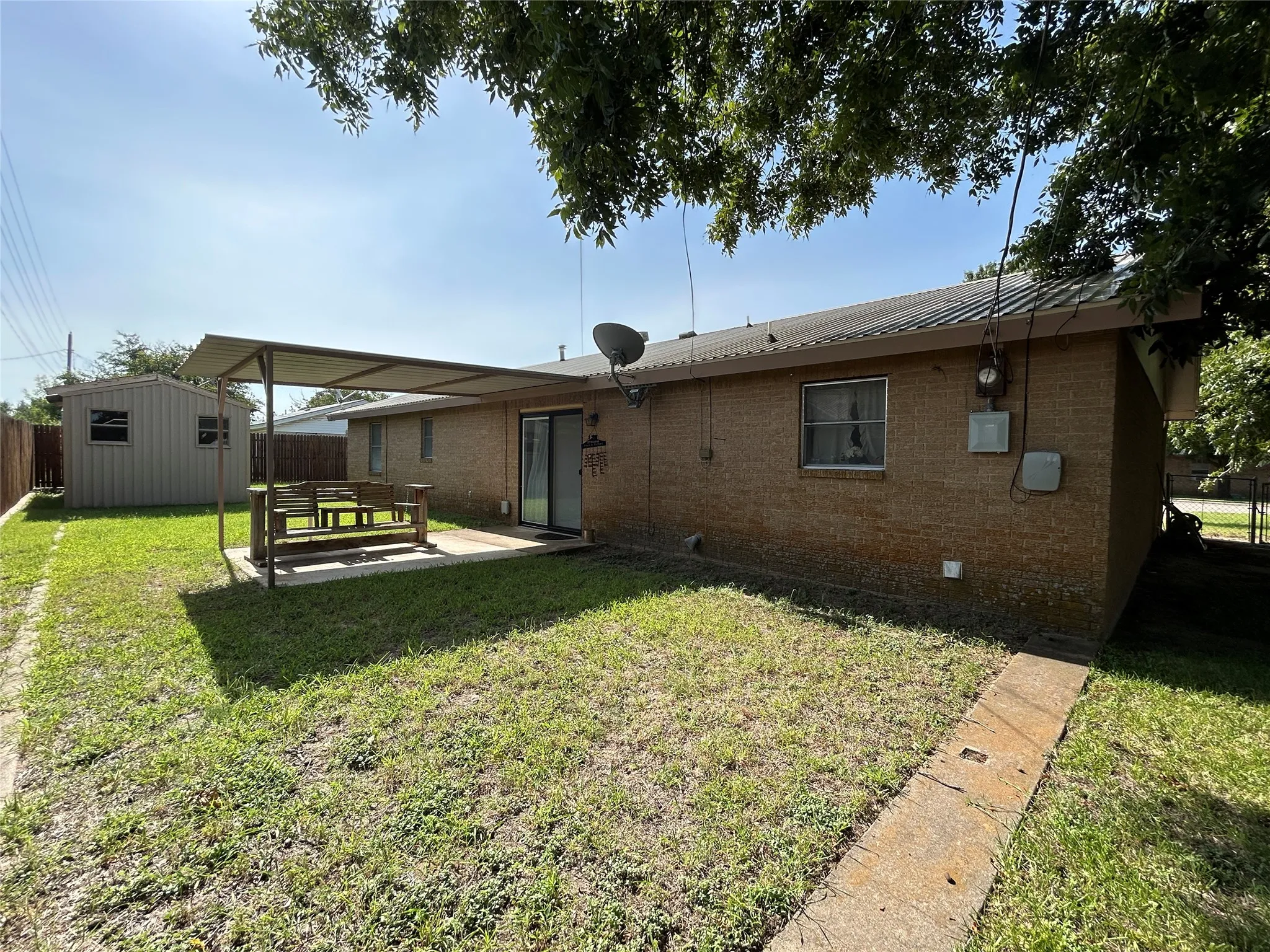 Single Family Residence For Sale in Mills County , 1810 Peach, Goldthwaite, Texas 76844, 3 Bedroom, 2 Bathroom, 1 Garage spaces, 1,334 Sqft, built in 1975, mls#21344988, Real Estate Agent in Goldthwaite, Homes For Sale in Mills county, Homes For Sale in Goldthwaite, Realtor in Goldthwaite Texas, Real Estate Brokerage Independent Realty Texas, Luminita Cordes Realtor