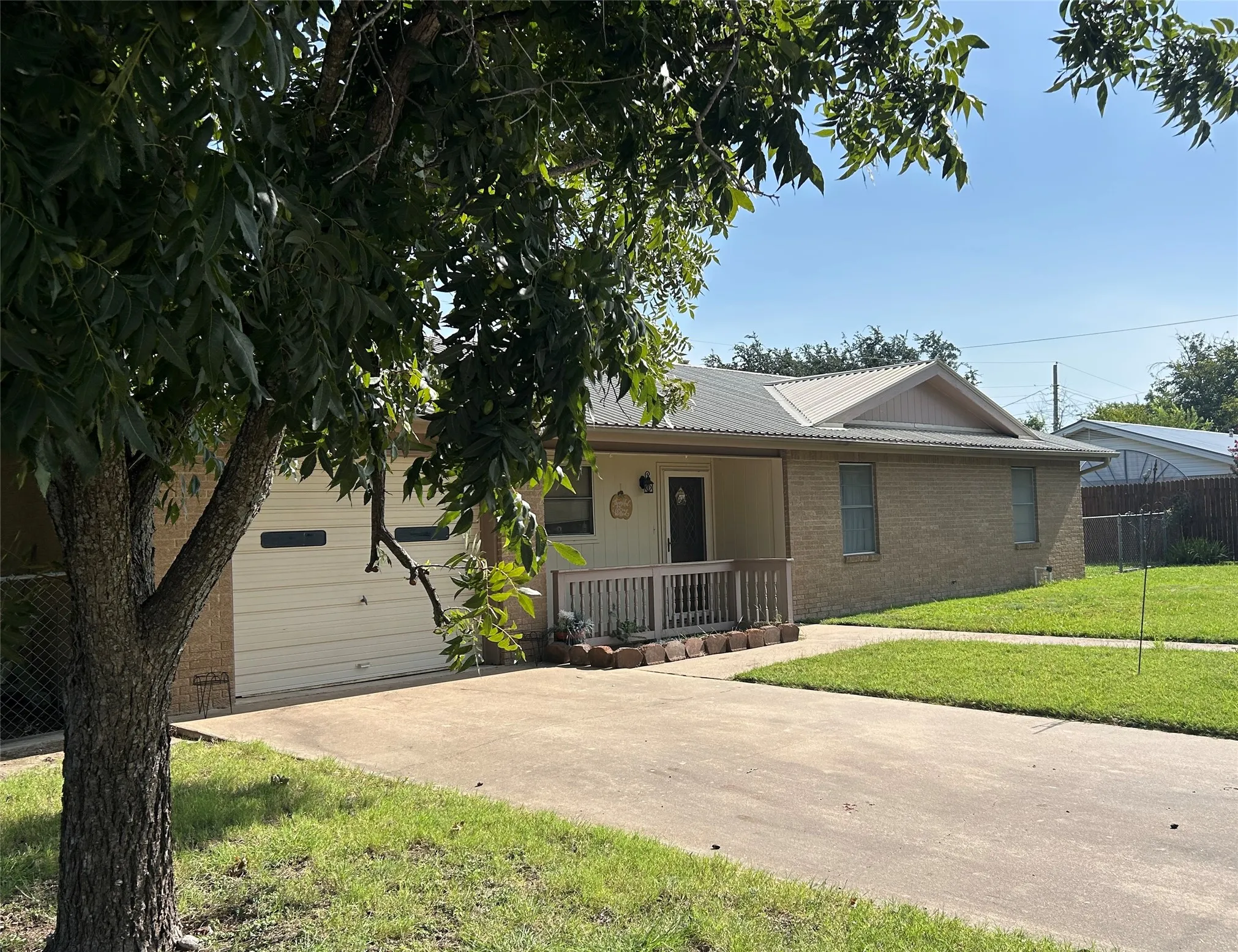Single Family Residence For Sale in Mills County , 1810 Peach, Goldthwaite, Texas 76844, 3 Bedroom, 2 Bathroom, 1 Garage spaces, 1,334 Sqft, built in 1975, mls#21344988, Real Estate Agent in Goldthwaite, Homes For Sale in Mills county, Homes For Sale in Goldthwaite, Realtor in Goldthwaite Texas, Real Estate Brokerage Independent Realty Texas, Luminita Cordes Realtor