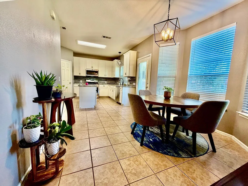 Breakfast area looking towards the kitchen