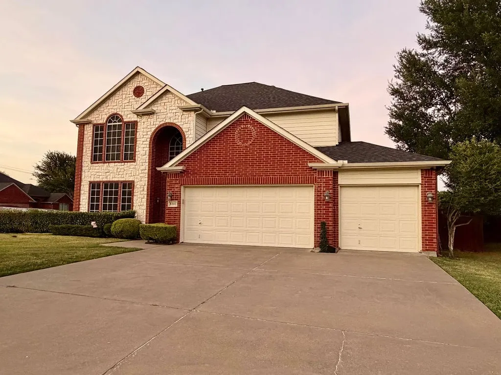 Single Family Residence For Sale in Tarrant County , 8101 Mansanillo Court, Arlington, Texas 76002, 4 Bedroom, 3 Bathroom, 3 Garage spaces, 2,454 Sqft, built in 2004, mls#21327172, Real Estate Agent in Arlington, Homes For Sale in Tarrant county, Homes For Sale in Arlington, Realtor in Arlington Texas, Real Estate Brokerage Independent Realty Texas, Luminita Cordes Realtor