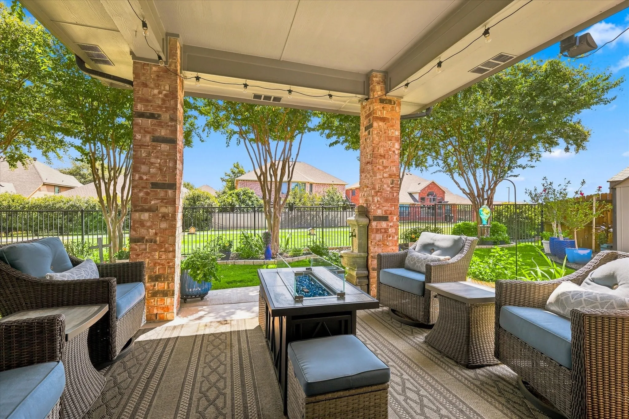 Single Family Residence For Sale in Tarrant County , 12712 Outlook Avenue, Fort Worth, Texas 76244, 4 Bedroom, 3 Bathroom, 2 Garage spaces, 2,537 Sqft, built in 2007, mls#21344180, Real Estate Agent in Fort Worth, Homes For Sale in Tarrant county, Homes For Sale in Fort Worth, Realtor in Fort Worth Texas, Real Estate Brokerage Independent Realty Texas, Luminita Cordes Realtor