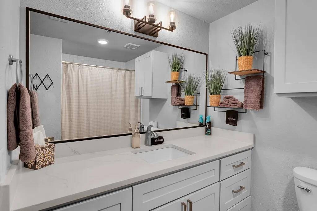 Condominium For Sale in Mc Lennan County , 219 S 4th Street 505, Waco, Texas 76701, 1 Bedroom, 1 Bathroom, Garage spaces, 813 Sqft, built in 1913, mls#21346600, Real Estate Agent in Waco, Homes For Sale in Mc Lennan county, Homes For Sale in Waco, Realtor in Waco Texas, Real Estate Brokerage Independent Realty Texas, Luminita Cordes Realtor