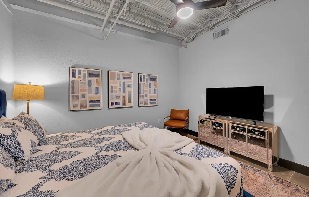 Condominium For Sale in Mc Lennan County , 219 S 4th Street 505, Waco, Texas 76701, 1 Bedroom, 1 Bathroom, Garage spaces, 813 Sqft, built in 1913, mls#21346600, Real Estate Agent in Waco, Homes For Sale in Mc Lennan county, Homes For Sale in Waco, Realtor in Waco Texas, Real Estate Brokerage Independent Realty Texas, Luminita Cordes Realtor