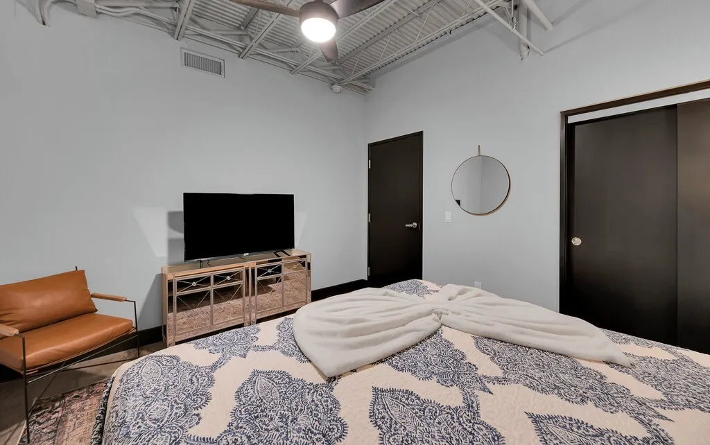 Condominium For Sale in Mc Lennan County , 219 S 4th Street 505, Waco, Texas 76701, 1 Bedroom, 1 Bathroom, Garage spaces, 813 Sqft, built in 1913, mls#21346600, Real Estate Agent in Waco, Homes For Sale in Mc Lennan county, Homes For Sale in Waco, Realtor in Waco Texas, Real Estate Brokerage Independent Realty Texas, Luminita Cordes Realtor