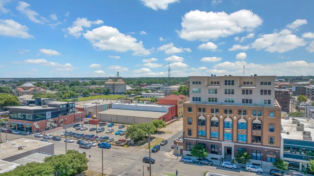 Condominium For Sale in Mc Lennan County , 219 S 4th Street 505, Waco, Texas 76701, 1 Bedroom, 1 Bathroom, Garage spaces, 813 Sqft, built in 1913, mls#21346600, Real Estate Agent in Waco, Homes For Sale in Mc Lennan county, Homes For Sale in Waco, Realtor in Waco Texas, Real Estate Brokerage Independent Realty Texas, Luminita Cordes Realtor