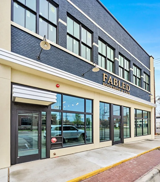 Condominium For Sale in Mc Lennan County , 219 S 4th Street 505, Waco, Texas 76701, 1 Bedroom, 1 Bathroom, Garage spaces, 813 Sqft, built in 1913, mls#21346600, Real Estate Agent in Waco, Homes For Sale in Mc Lennan county, Homes For Sale in Waco, Realtor in Waco Texas, Real Estate Brokerage Independent Realty Texas, Luminita Cordes Realtor