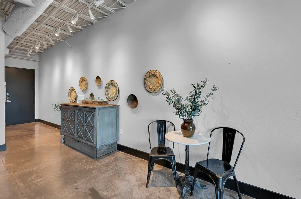 Condominium For Sale in Mc Lennan County , 219 S 4th Street 505, Waco, Texas 76701, 1 Bedroom, 1 Bathroom, Garage spaces, 813 Sqft, built in 1913, mls#21346600, Real Estate Agent in Waco, Homes For Sale in Mc Lennan county, Homes For Sale in Waco, Realtor in Waco Texas, Real Estate Brokerage Independent Realty Texas, Luminita Cordes Realtor