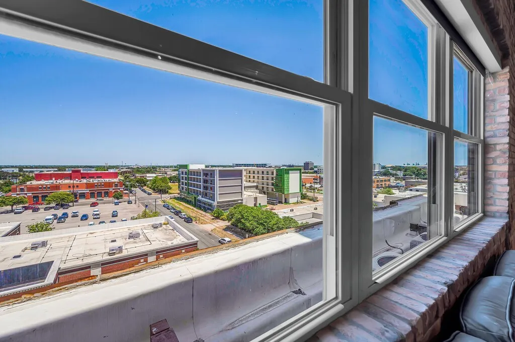 Condominium For Sale in Mc Lennan County , 219 S 4th Street 505, Waco, Texas 76701, 1 Bedroom, 1 Bathroom, Garage spaces, 813 Sqft, built in 1913, mls#21346600, Real Estate Agent in Waco, Homes For Sale in Mc Lennan county, Homes For Sale in Waco, Realtor in Waco Texas, Real Estate Brokerage Independent Realty Texas, Luminita Cordes Realtor