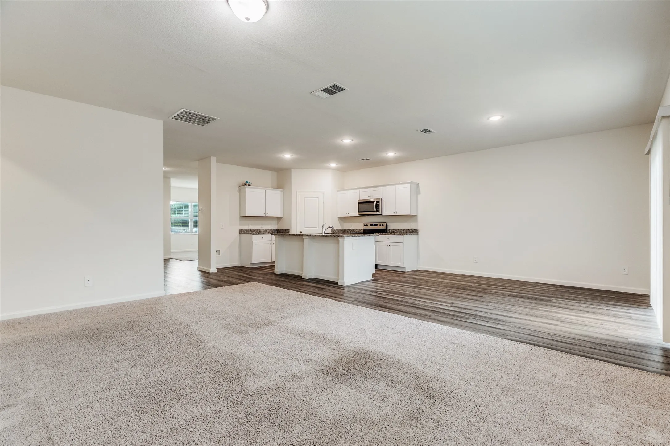 Single Family Residence For Rent in Ellis County , 2621 Sagebrush Drive, Glenn Heights, Texas 75154, 5 Bedroom, 3 Bathroom, 2 Garage spaces, 2,722 Sqft, built in 2022, mls#21347771, Real Estate Agent in Glenn Heights, Homes For Rent in Ellis county, Homes For Rent in Glenn Heights, Realtor in Glenn Heights Texas, Real Estate Brokerage Independent Realty Texas, Luminita Cordes Realtor